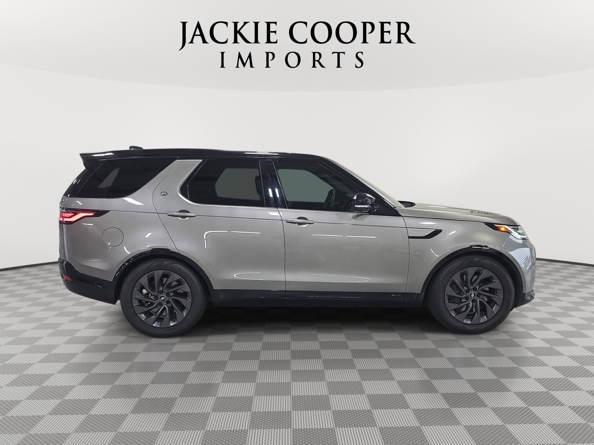 View vehicle photo 4