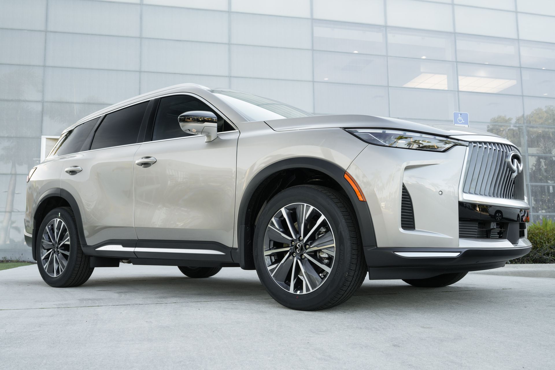 2026 INFINITI QX60 LUXE