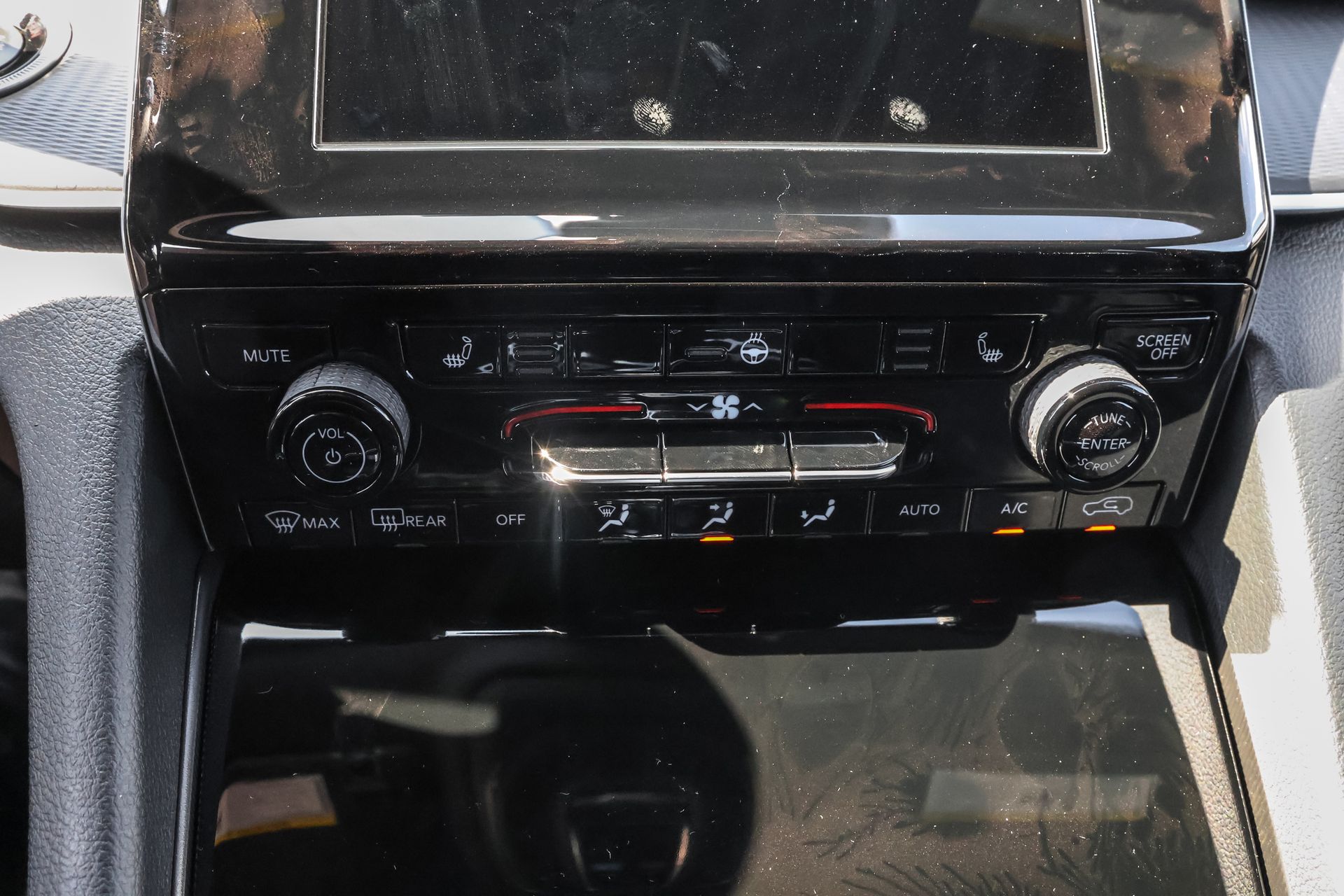 2025 JEEP GRAND CHEROKEE L - Image 19