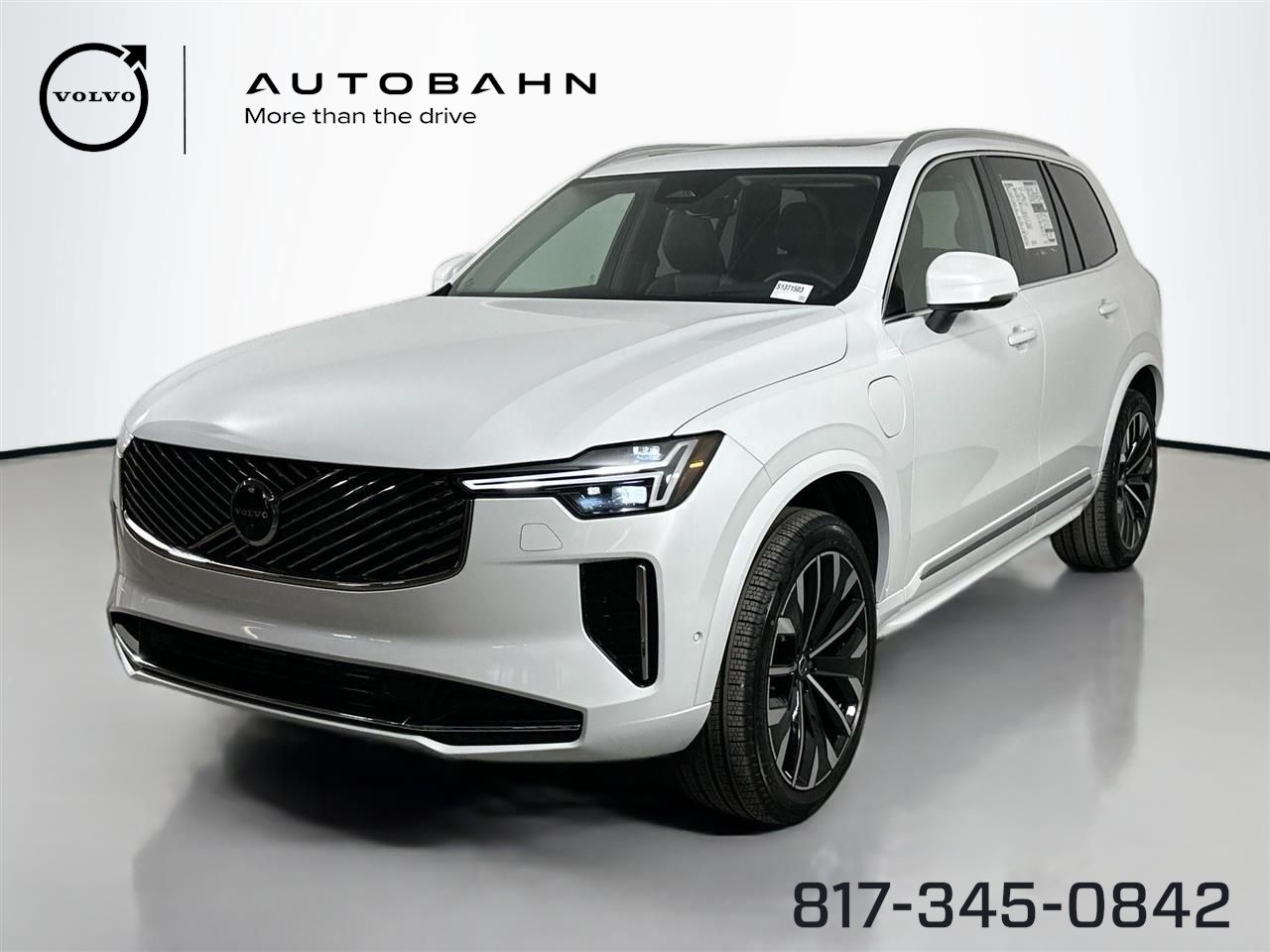 Crystal White Pearl 2025 Volvo XC90 Recharge T8 Ultra Bright Theme 7-Passenger eAWD SUV / Crossover All-Wheel Drive Automatic