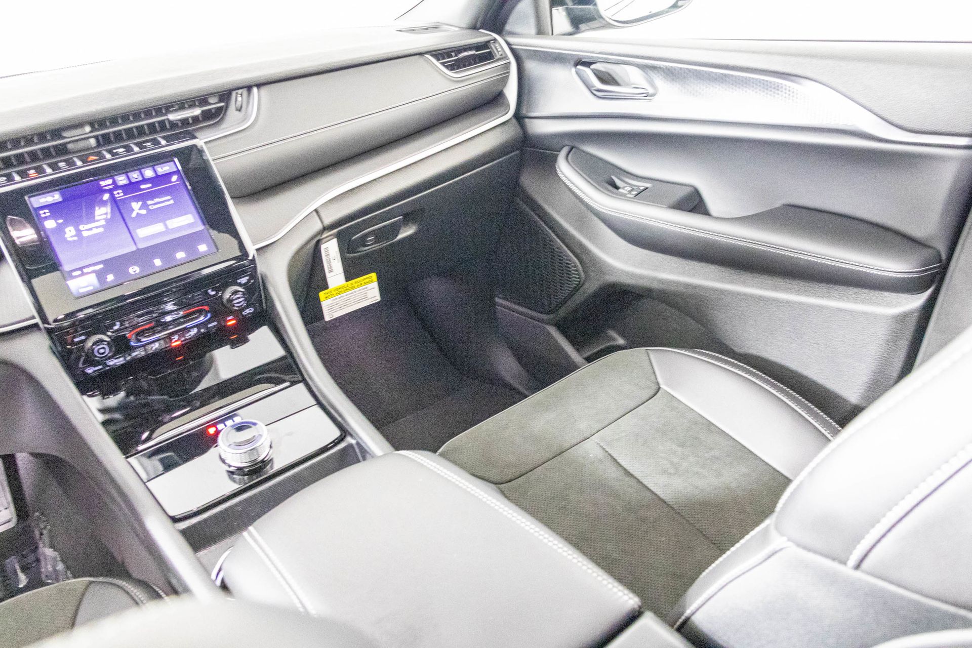 2025 JEEP GRAND CHEROKEE - Image 37