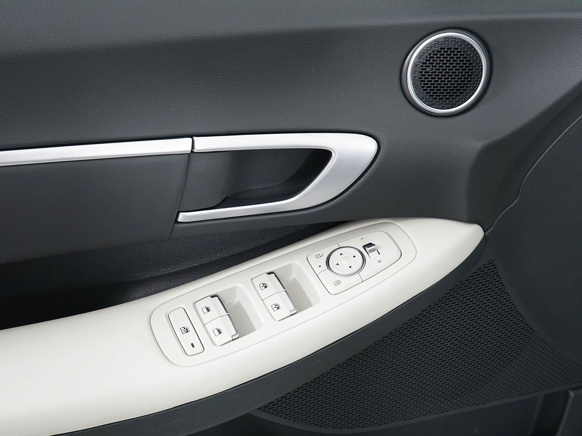 2025 Hyundai Sonata SEL - Photo 30