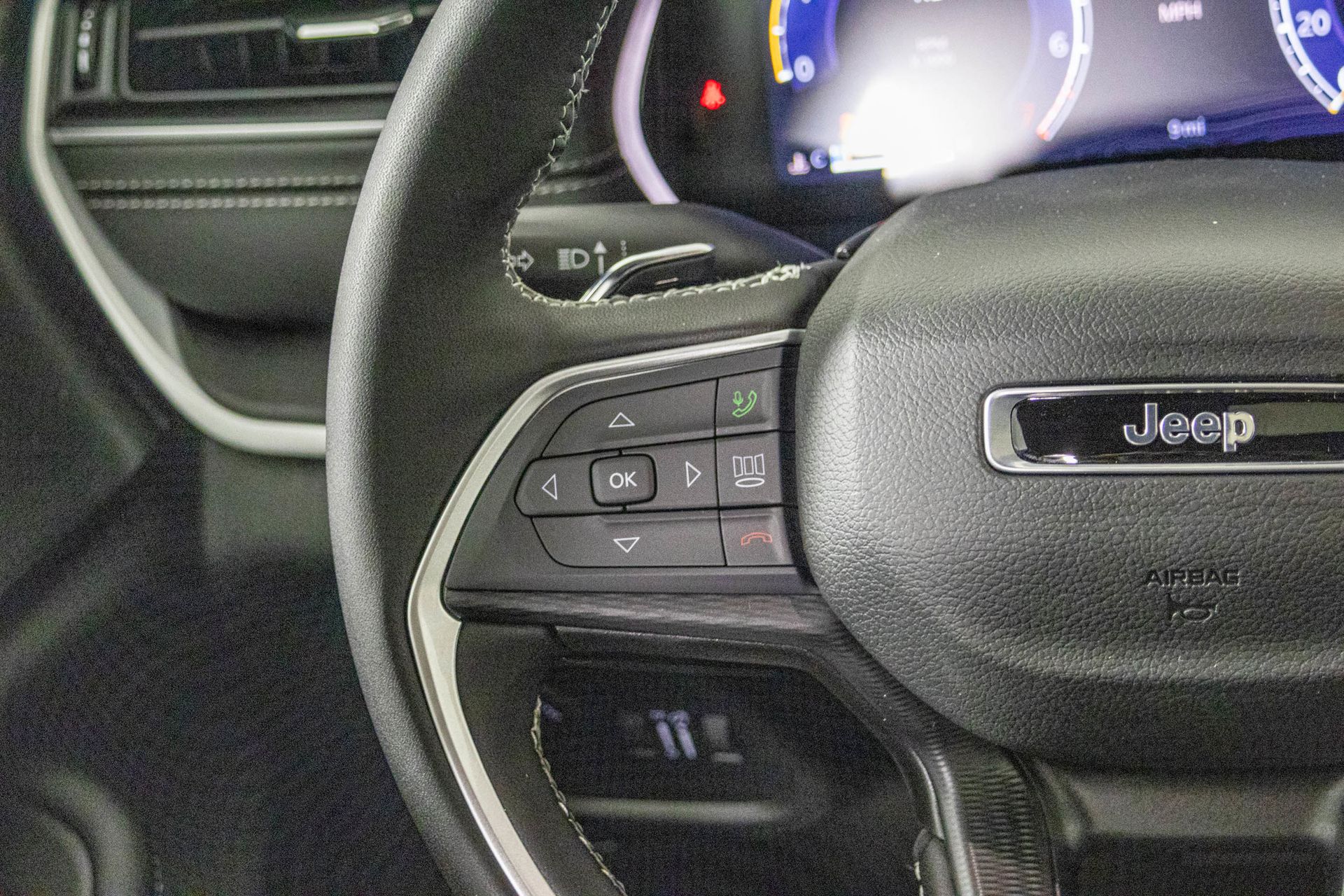 2025 JEEP GRAND CHEROKEE L - Image 31