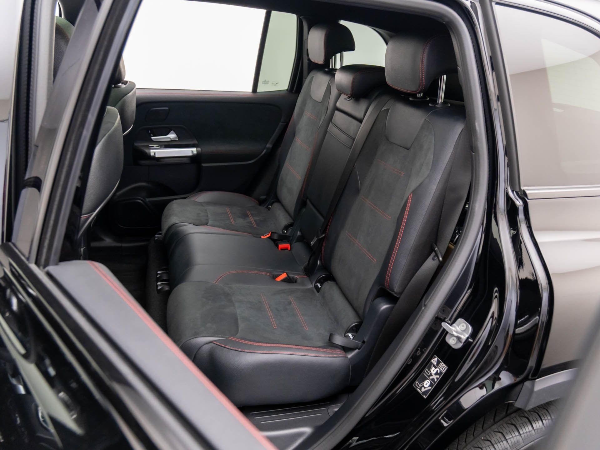 2024 Mercedes-Benz EQB 300 photo