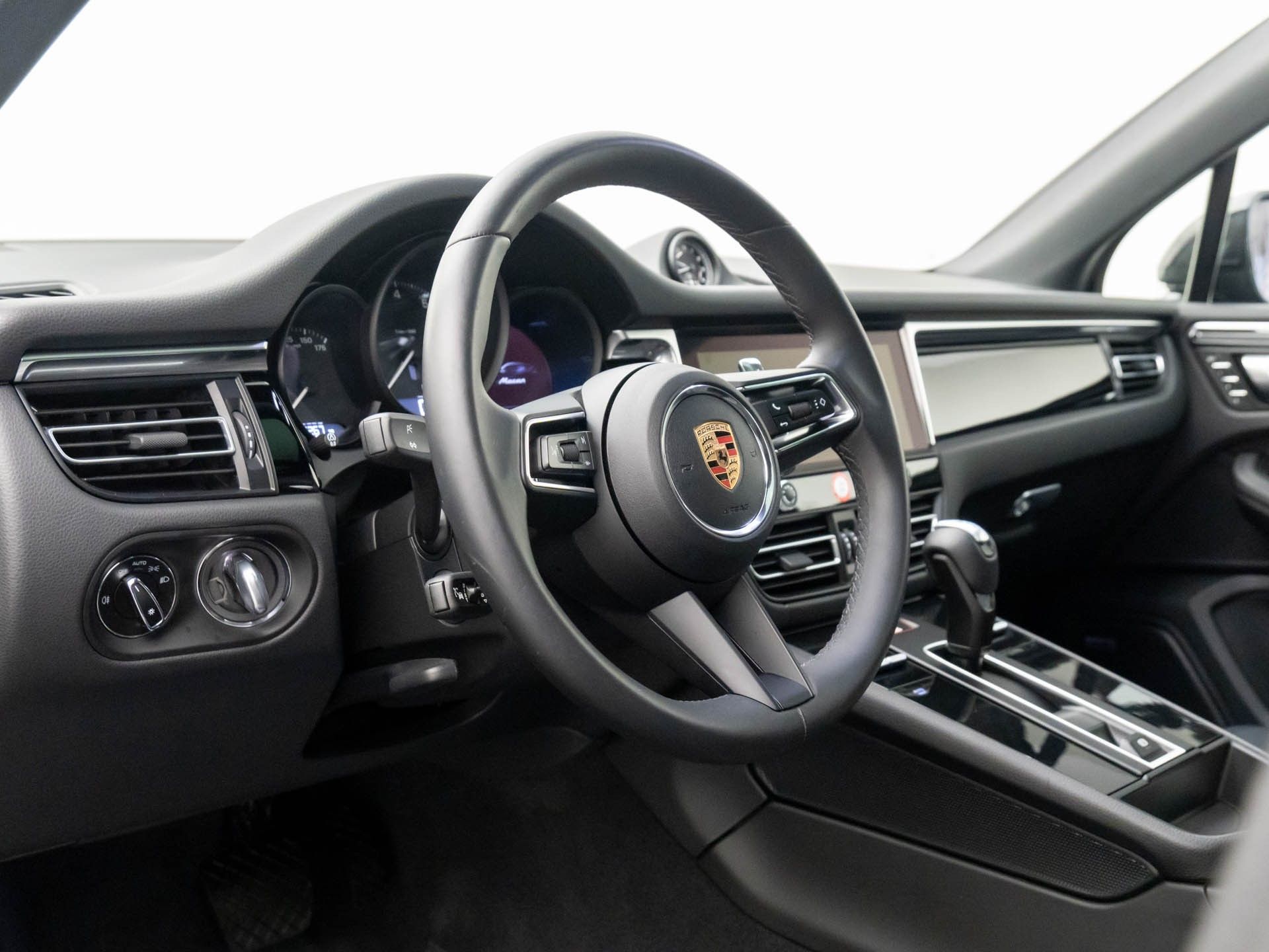 2024 Porsche Macan  photo