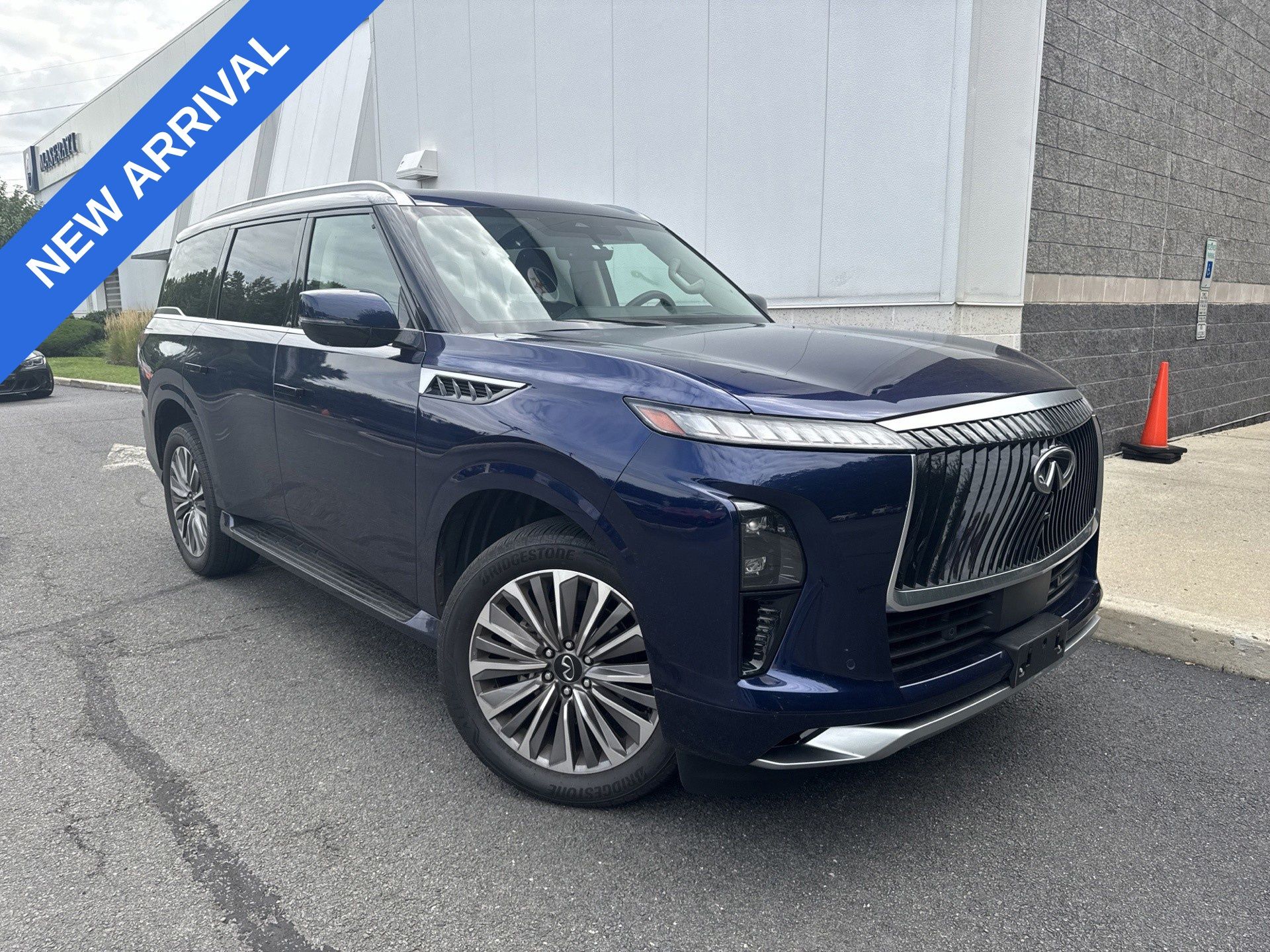 2025 INFINITI QX80 LUXE