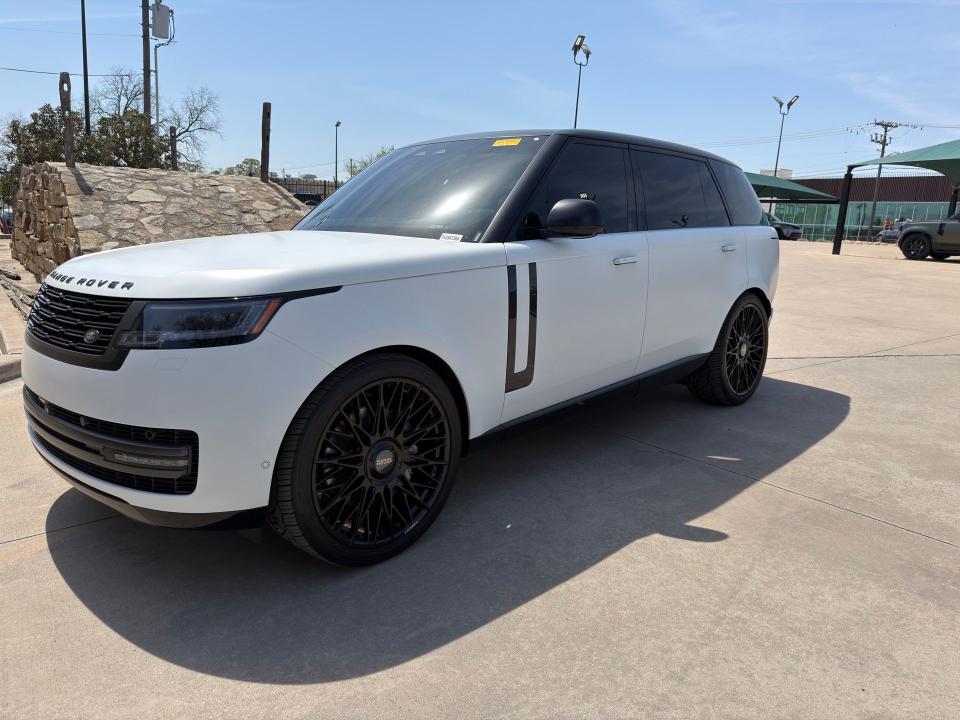 2025 Land Rover Range Rover P530 SE LWB AWD