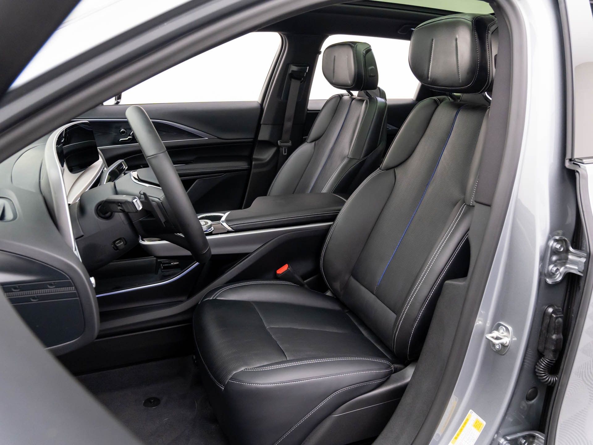 2025 Cadillac LYRIQ Sport photo