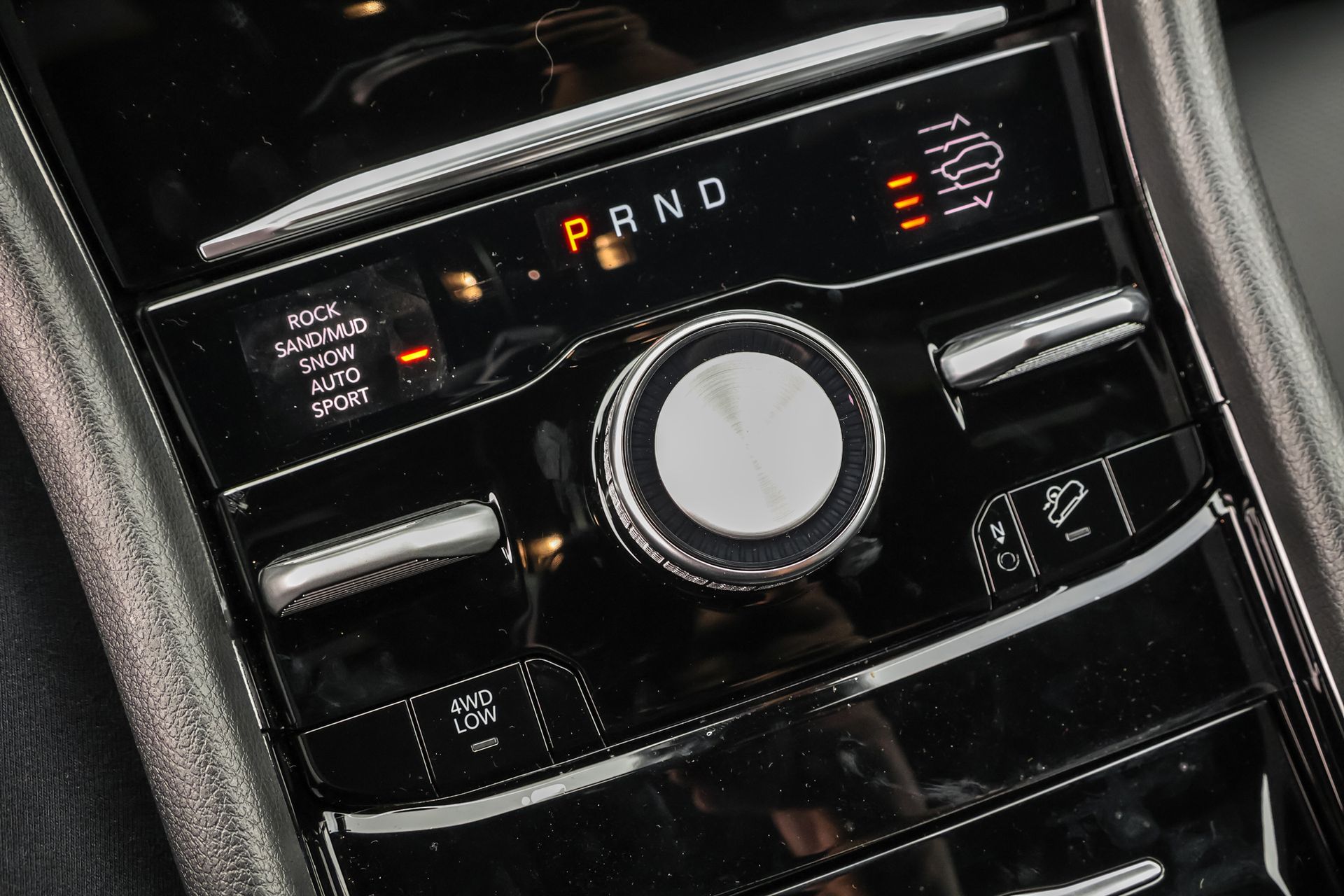 2025 JEEP GRAND CHEROKEE - Image 18