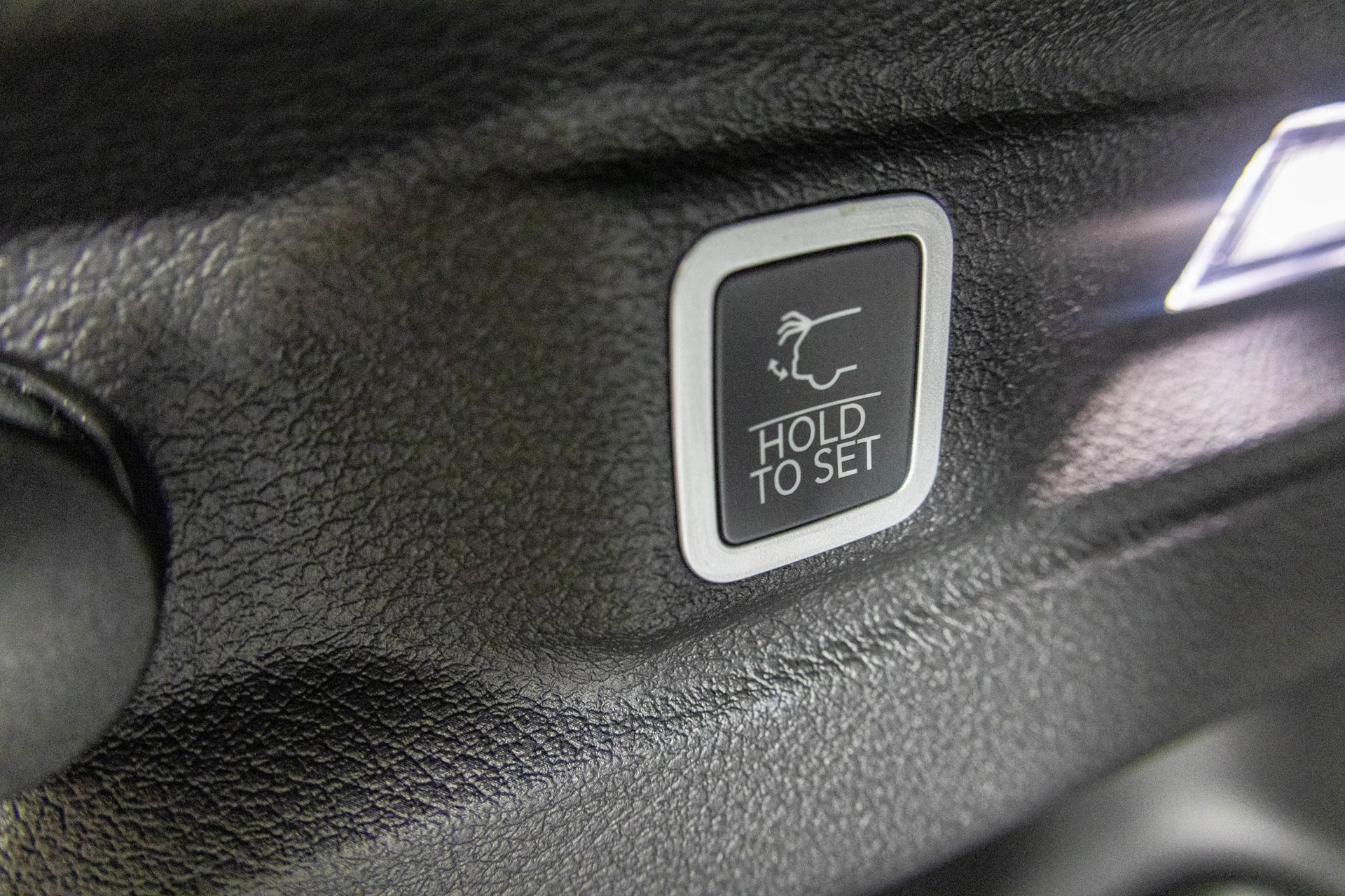 2025 JEEP GRAND CHEROKEE L - Image 36