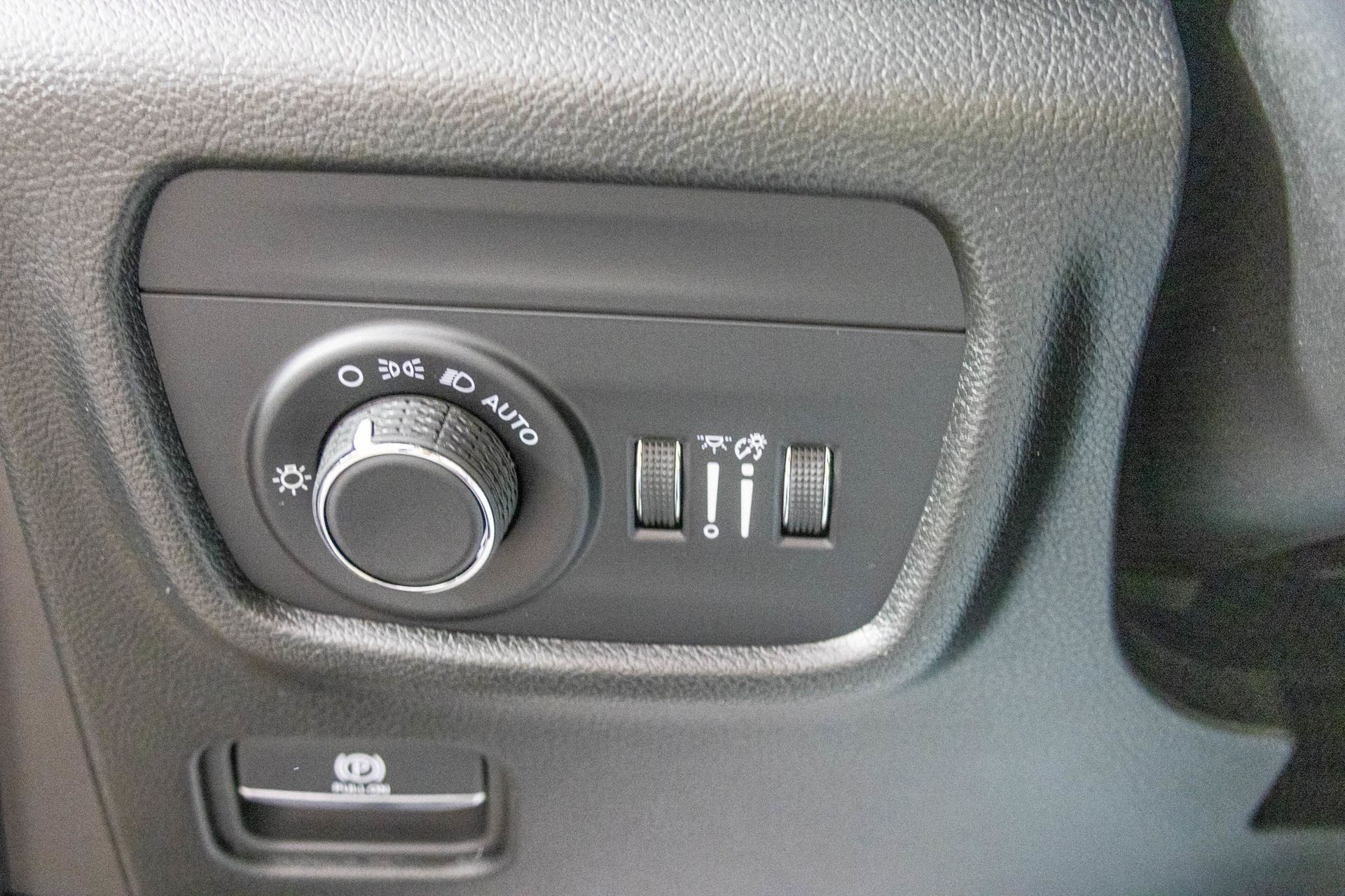 2025 JEEP GRAND CHEROKEE - Image 18