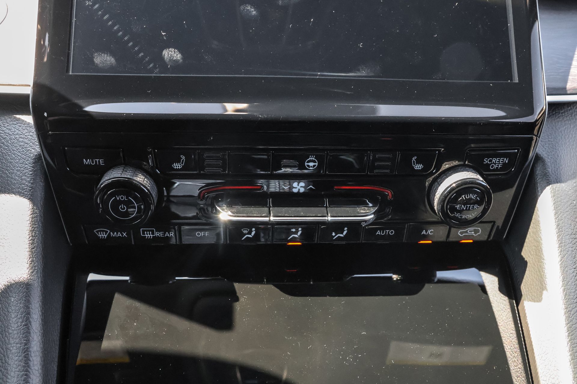 2025 JEEP GRAND CHEROKEE - Image 17