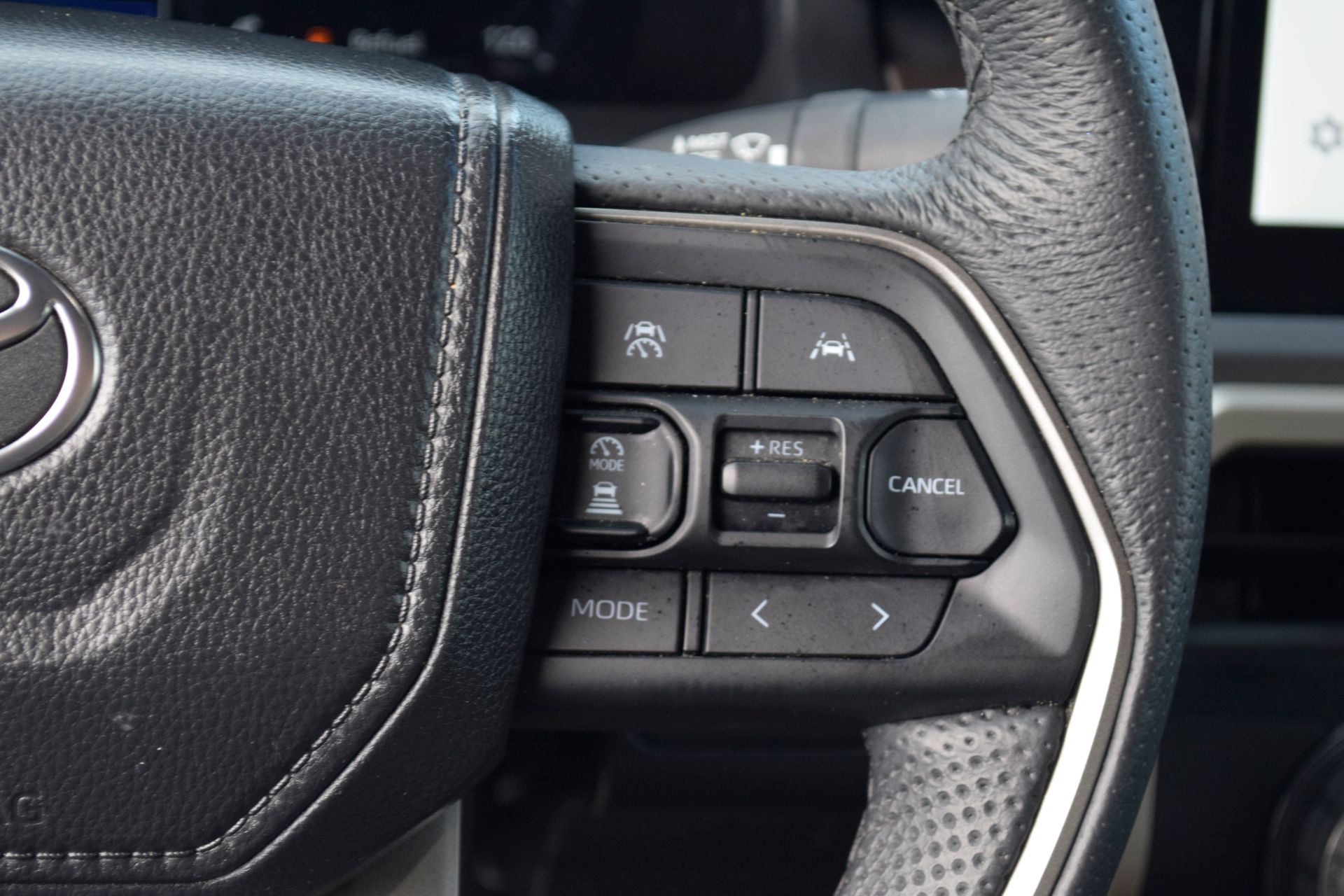 2025 Toyota Tacoma Hybrid TRD Off Road - 6
