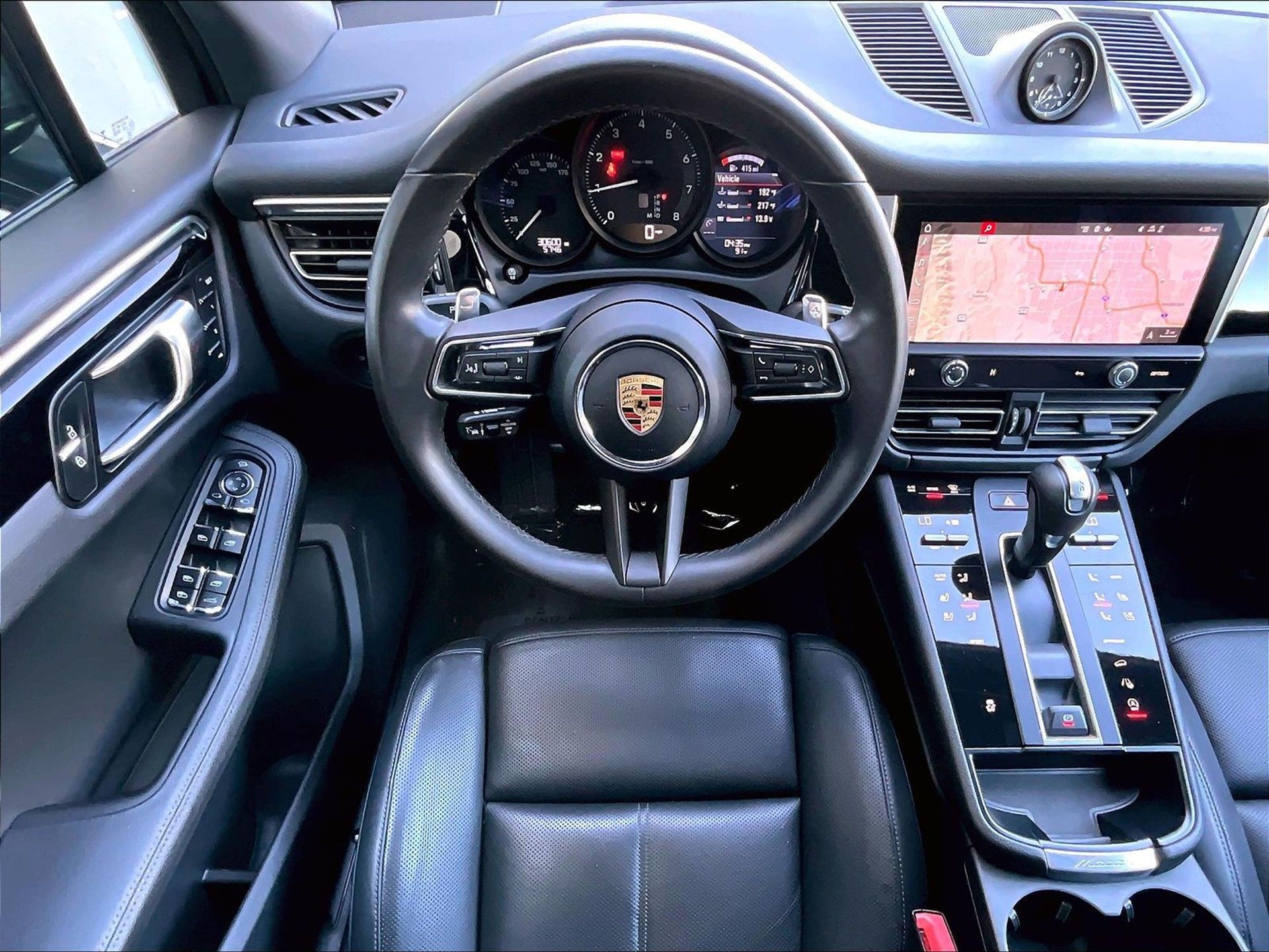 2023 Macan picture #12