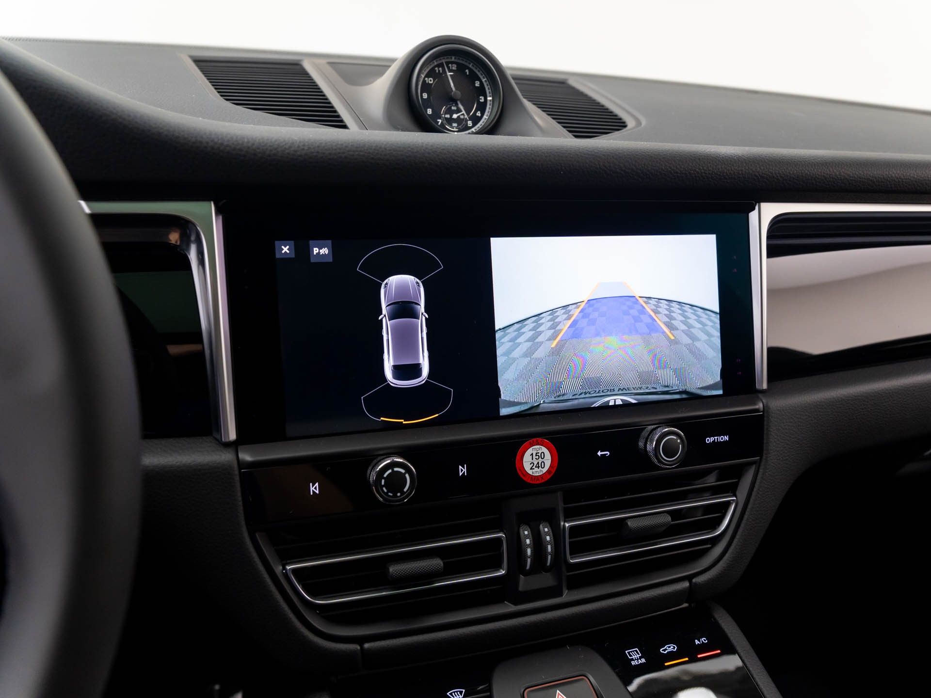 2024 Porsche Macan  photo