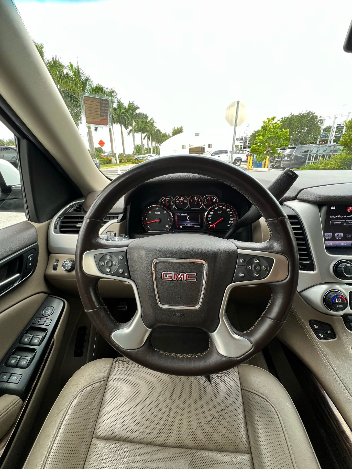 2016 GMC Yukon XL SLT 11