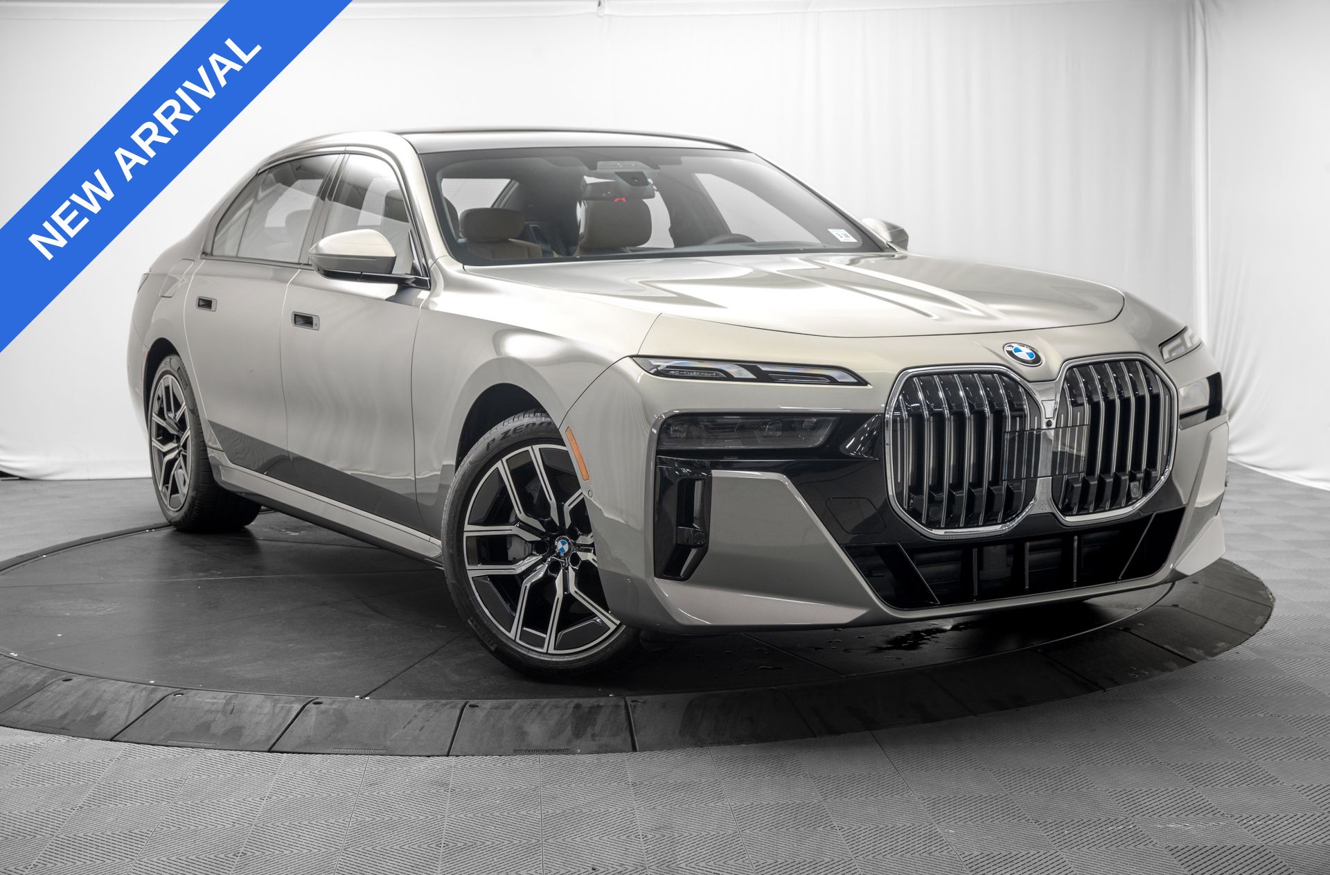 Oxide Gray Metallic 2023 BMW 7 Series Sedan Rear-Wheel Drive 8-Speed Automatic