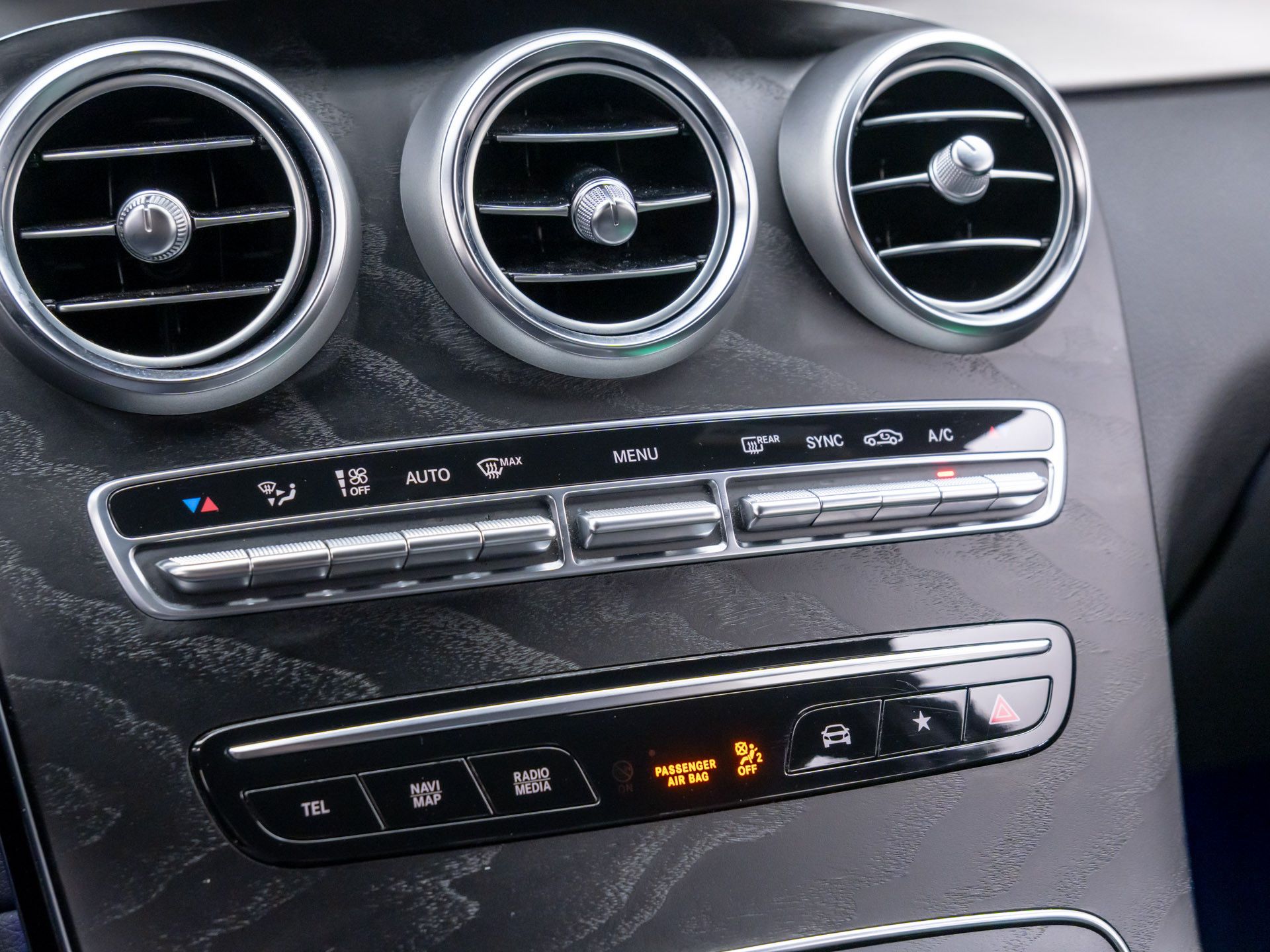 2022 Mercedes-Benz GLC GLC 300 photo