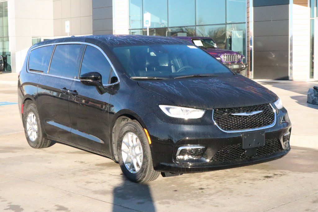 2026 Chrysler Pacifica Select FWD