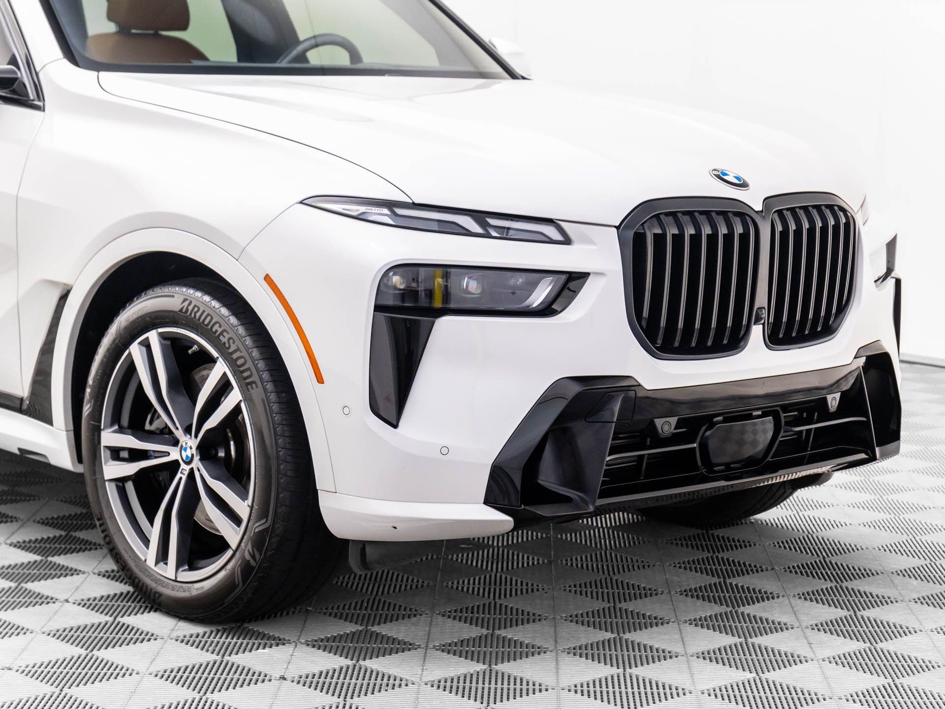 2023 BMW X7 xDrive40i photo