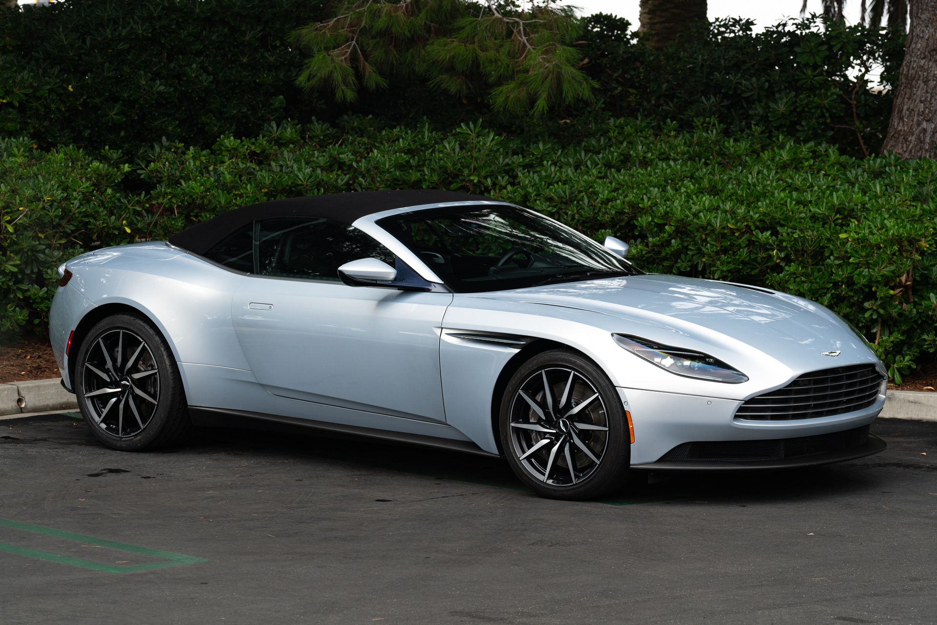2020 Aston Martin DB11 V8 Volante's photo