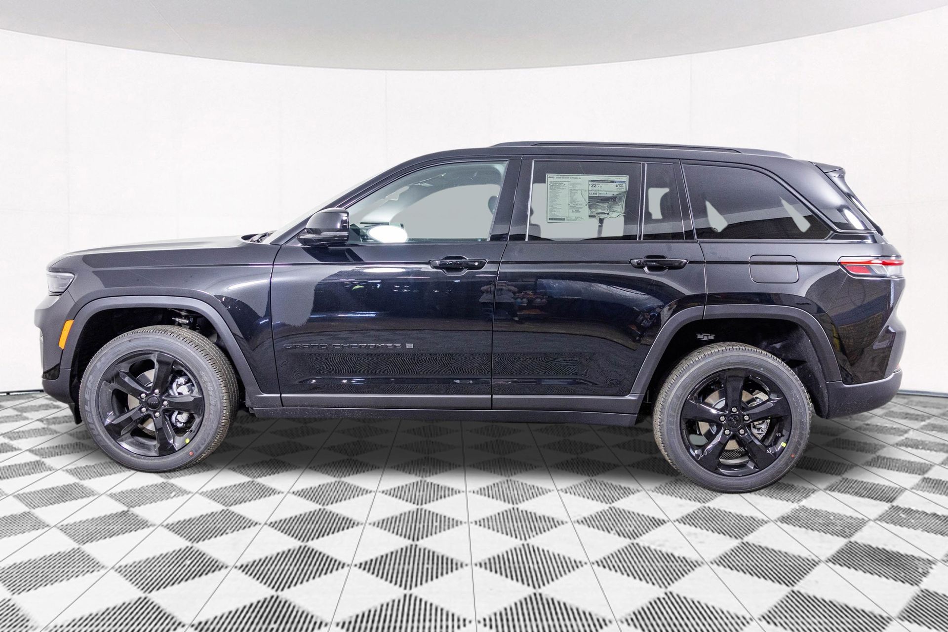 2025 JEEP GRAND CHEROKEE - Image 14