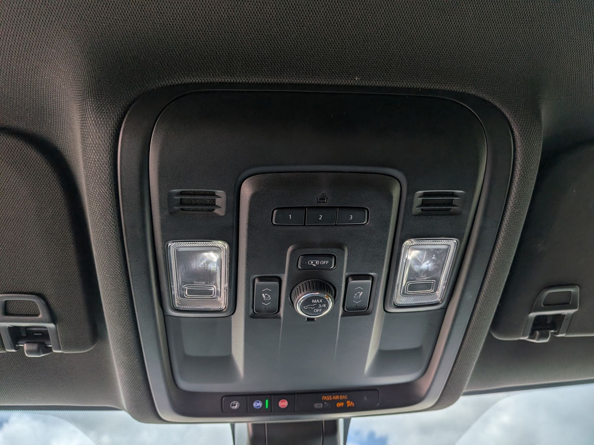2022 GMC Yukon SLT White at North Houston Mitsubishi
