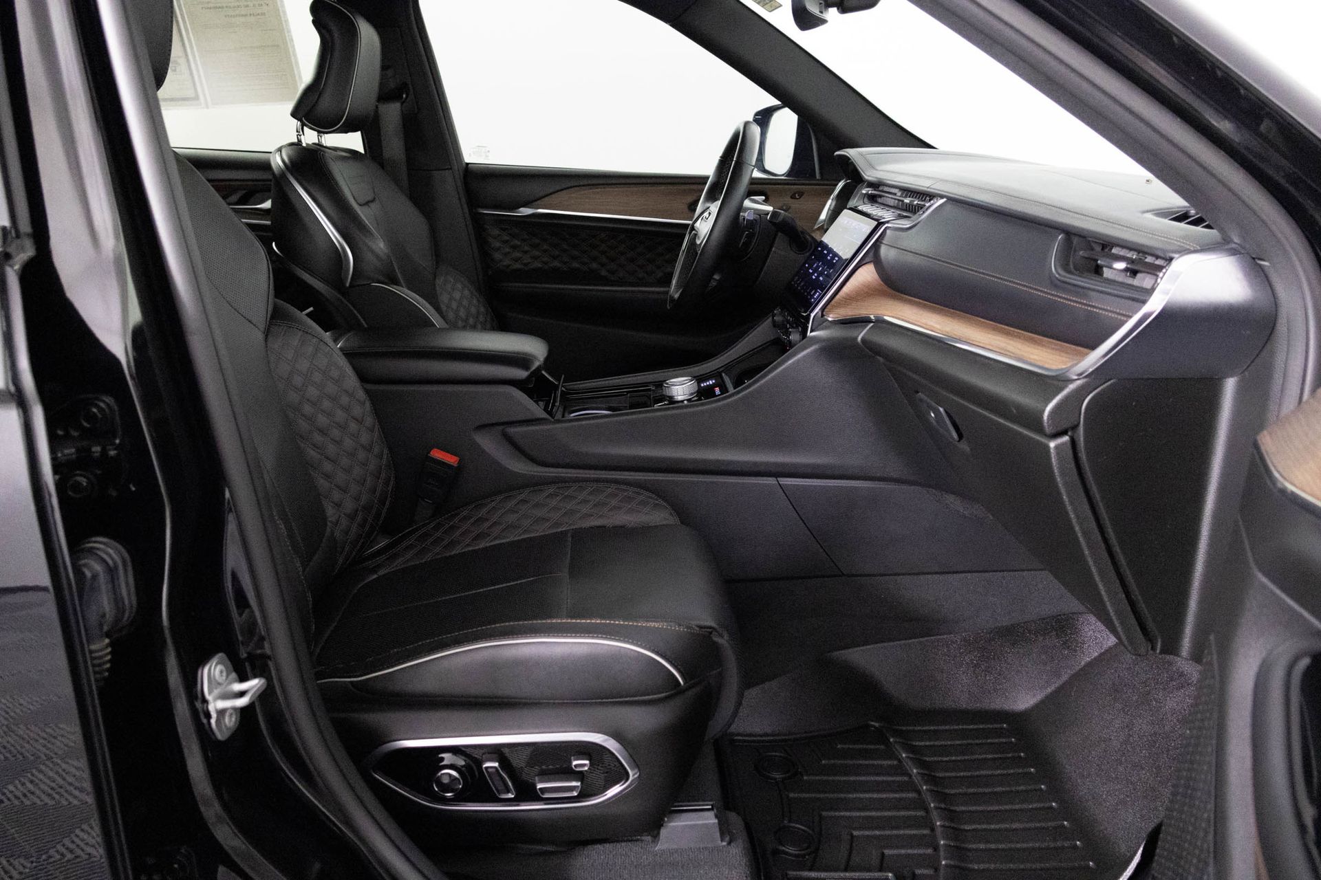 2023 JEEP GRAND CHEROKEE - Image 44