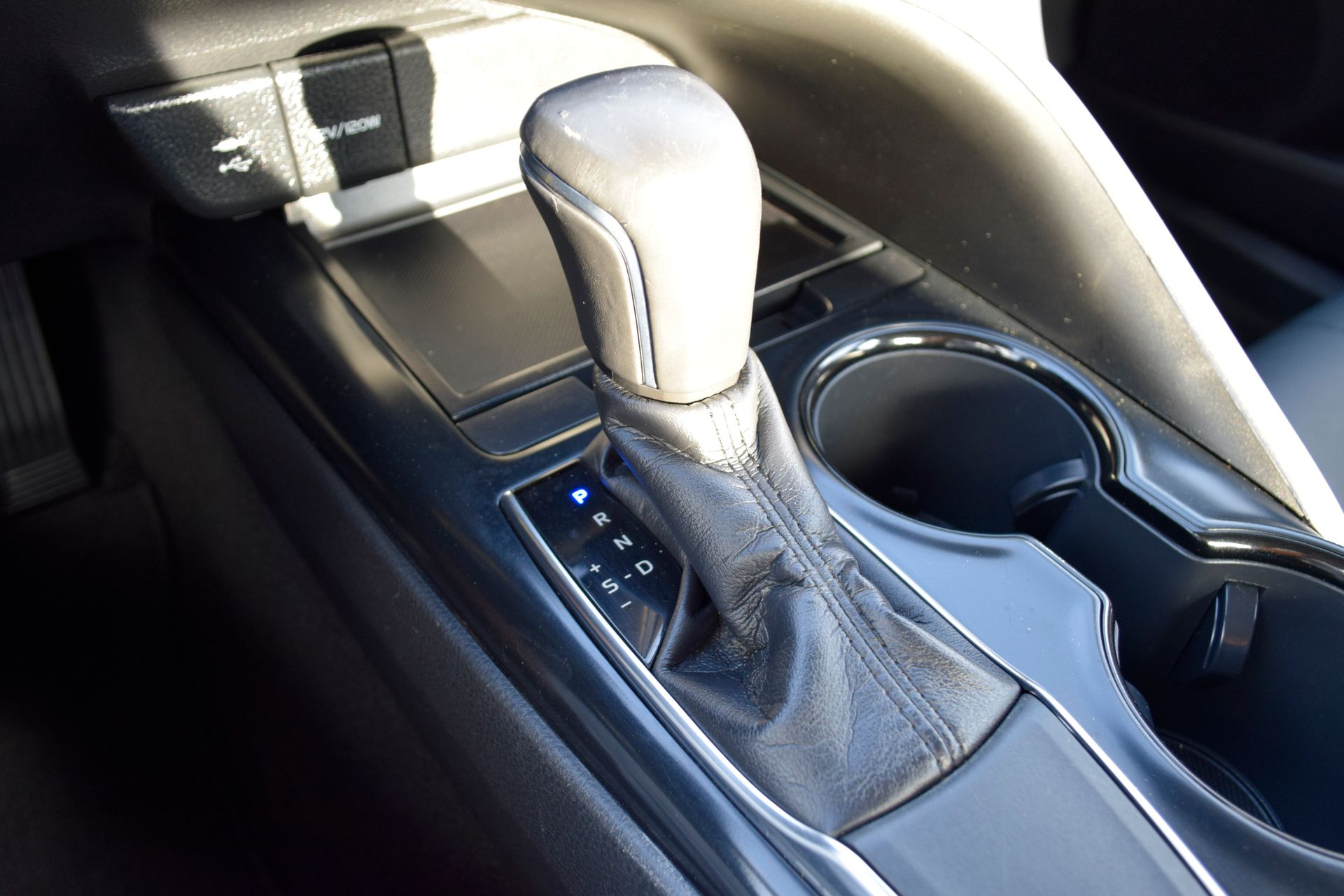 2019 Toyota Camry SE - 11