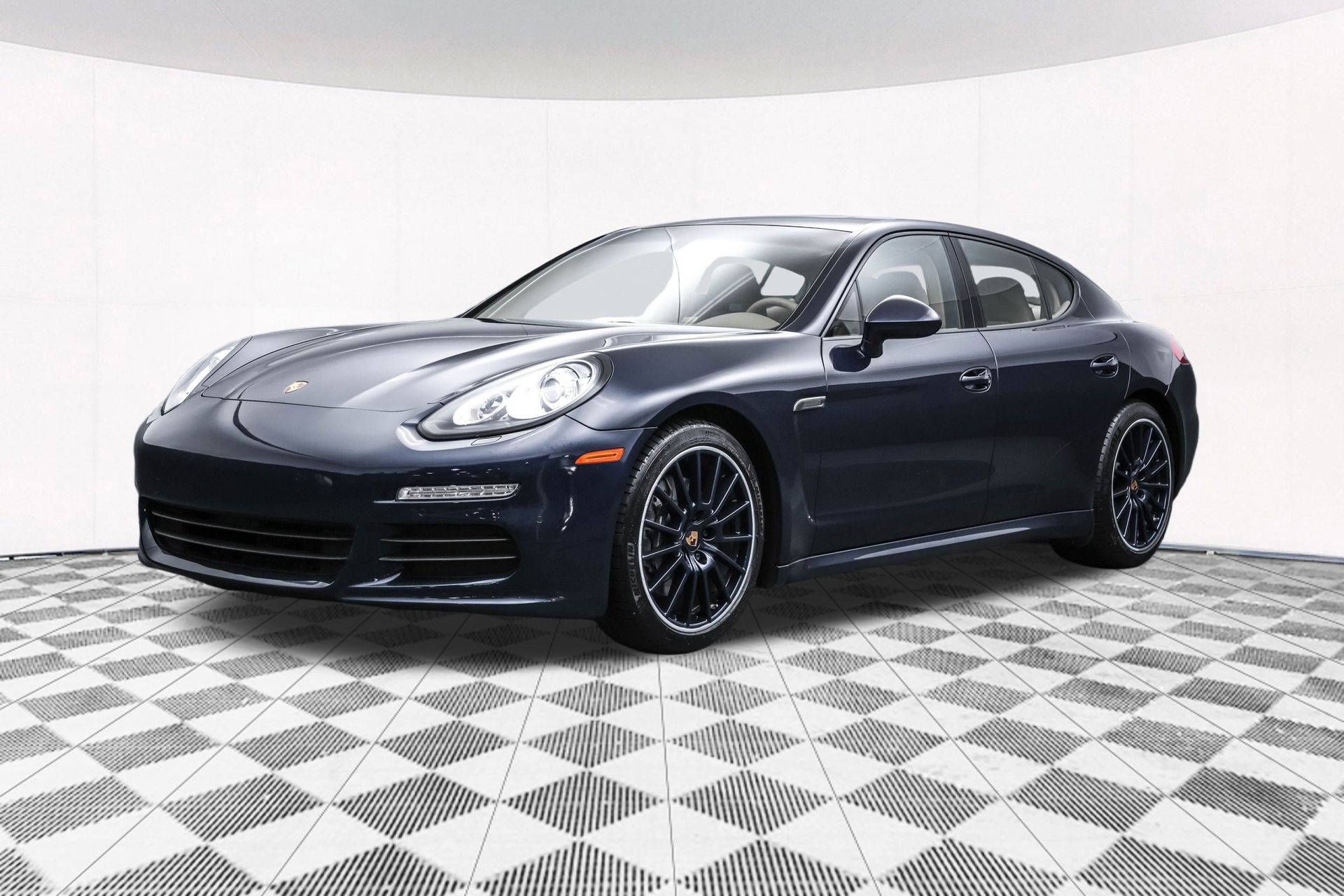 2015 PORSCHE PANAMERA - Image 9