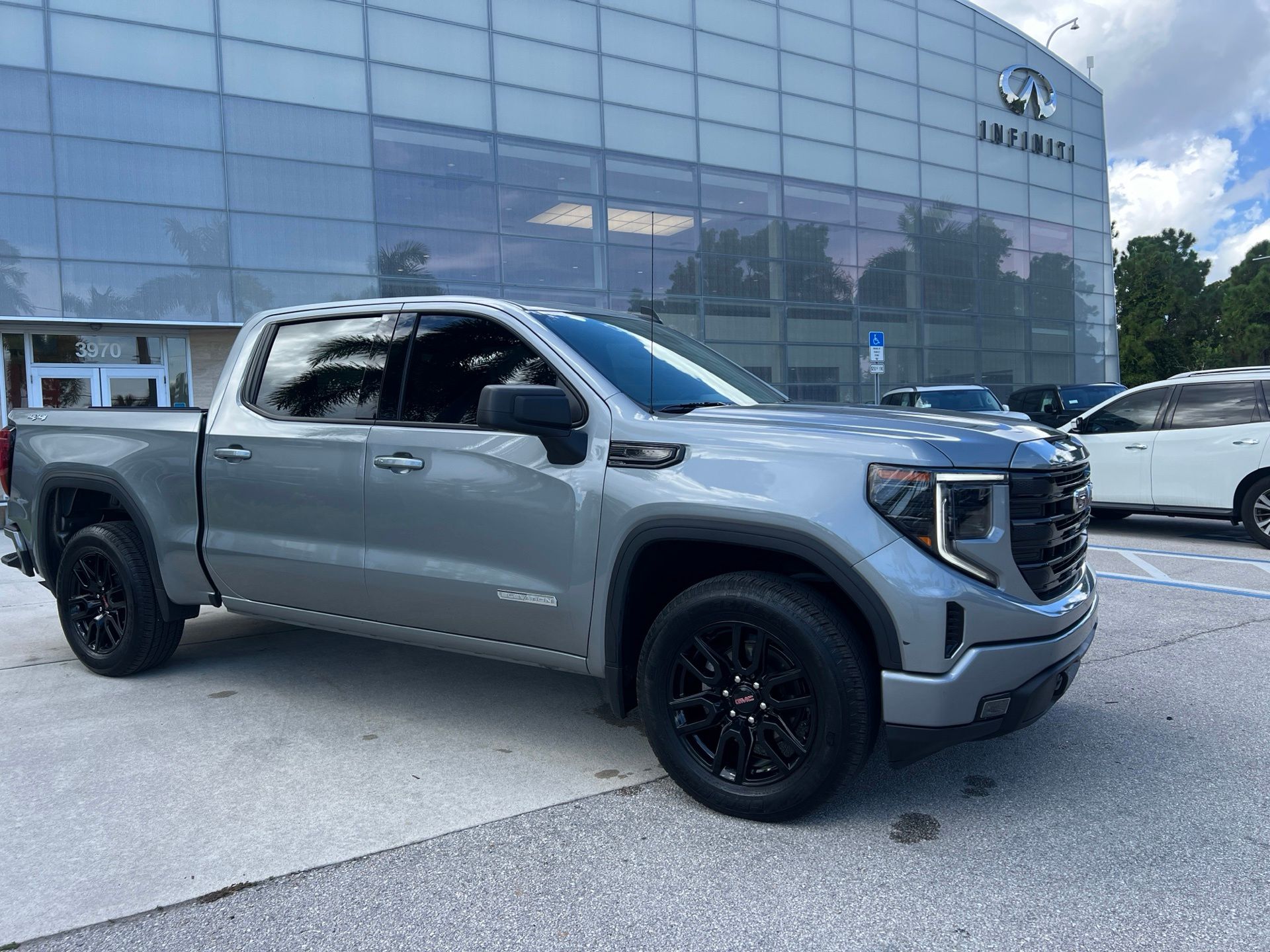 2024 GMC Sierra 1500 Elevation