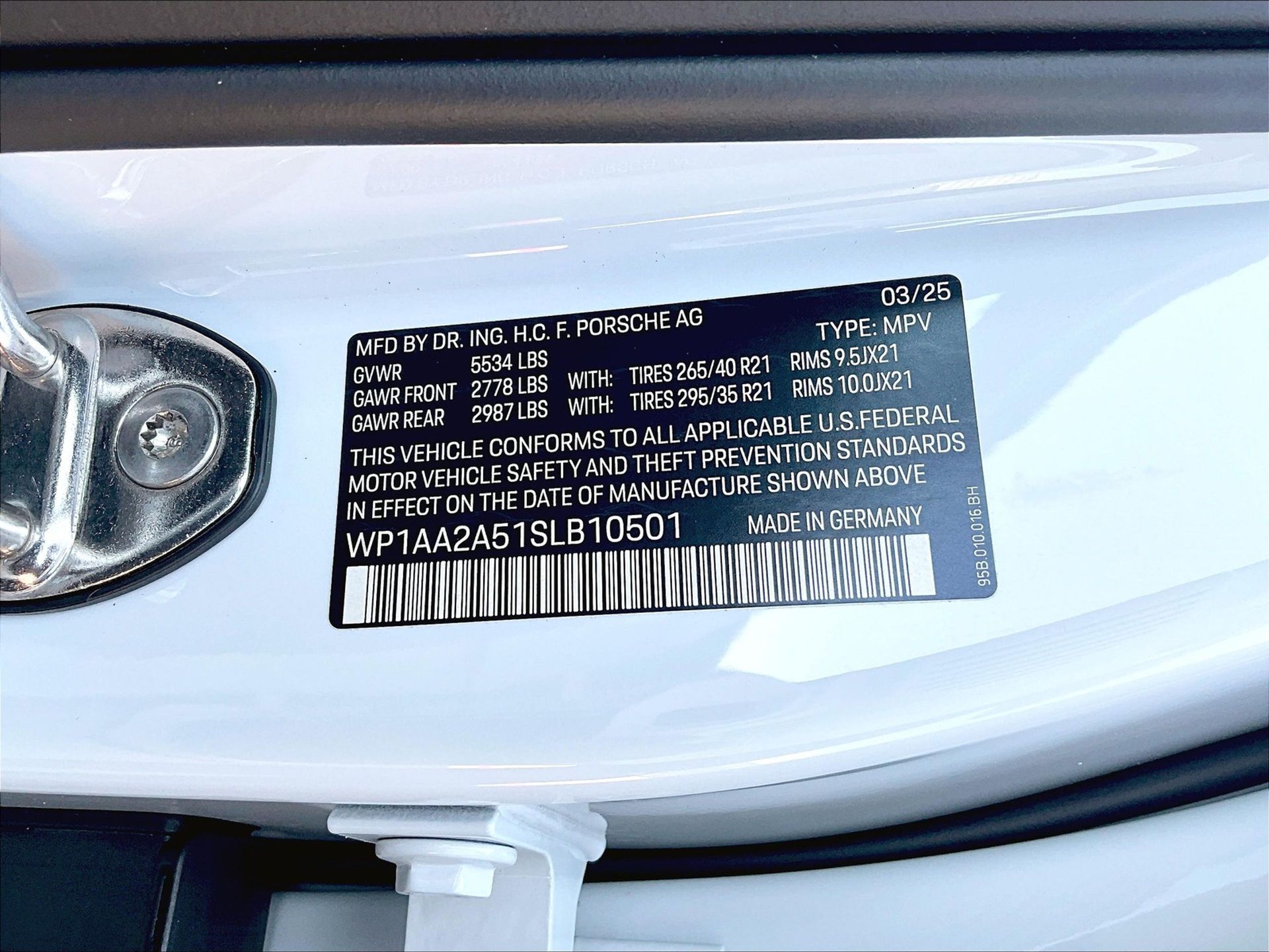 2025 Macan picture #25