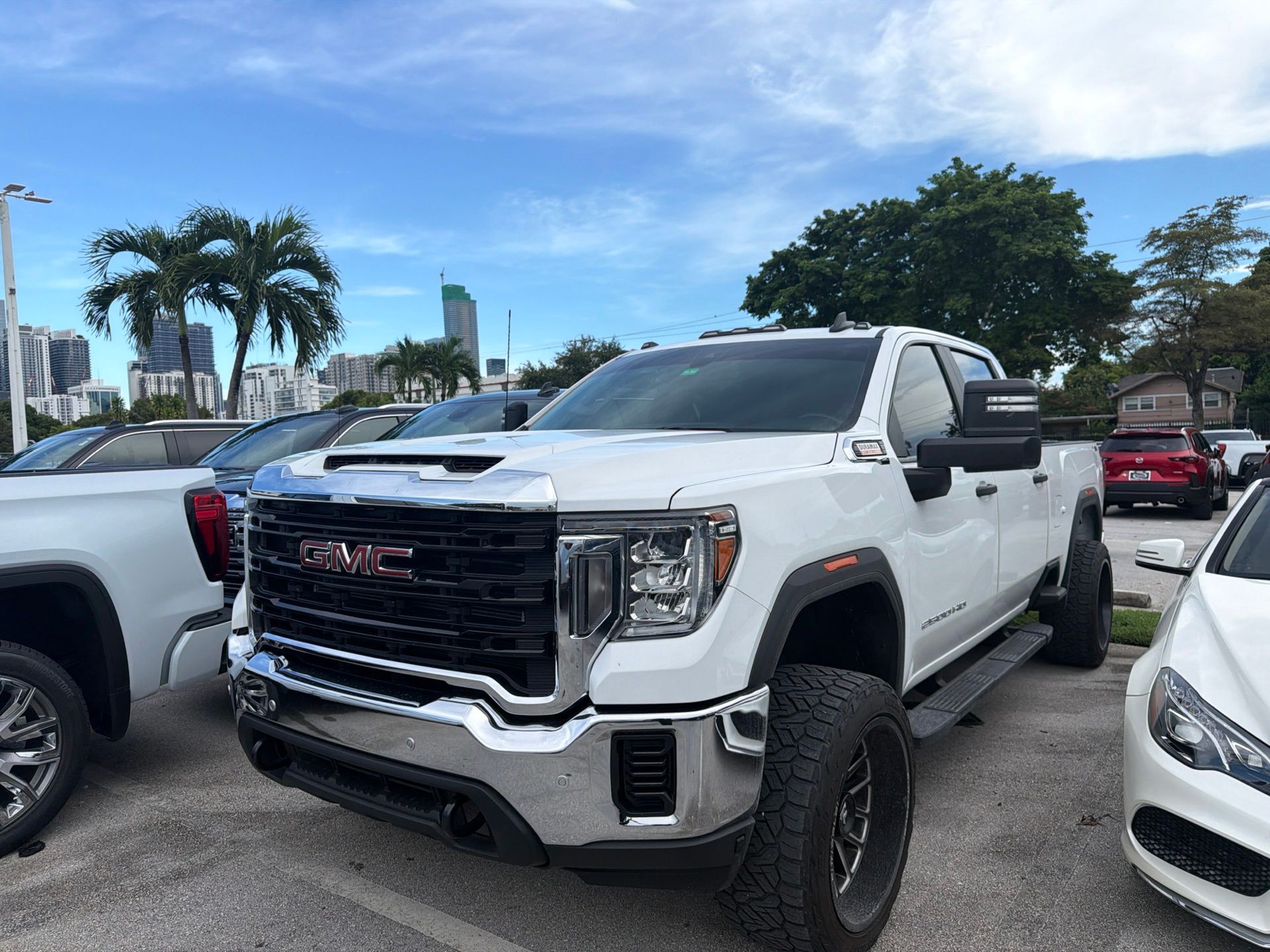 Summit White 2023 GMC Sierra 2500HD Pickup Truck Four-Wheel Drive Automatic