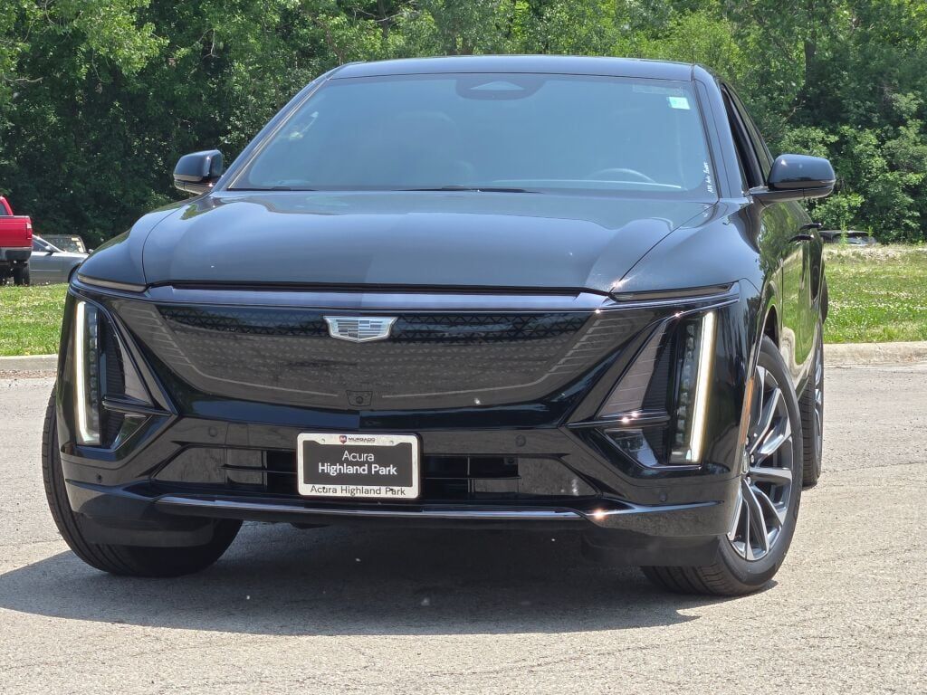 2025 Cadillac Lyriq Sport photo 2