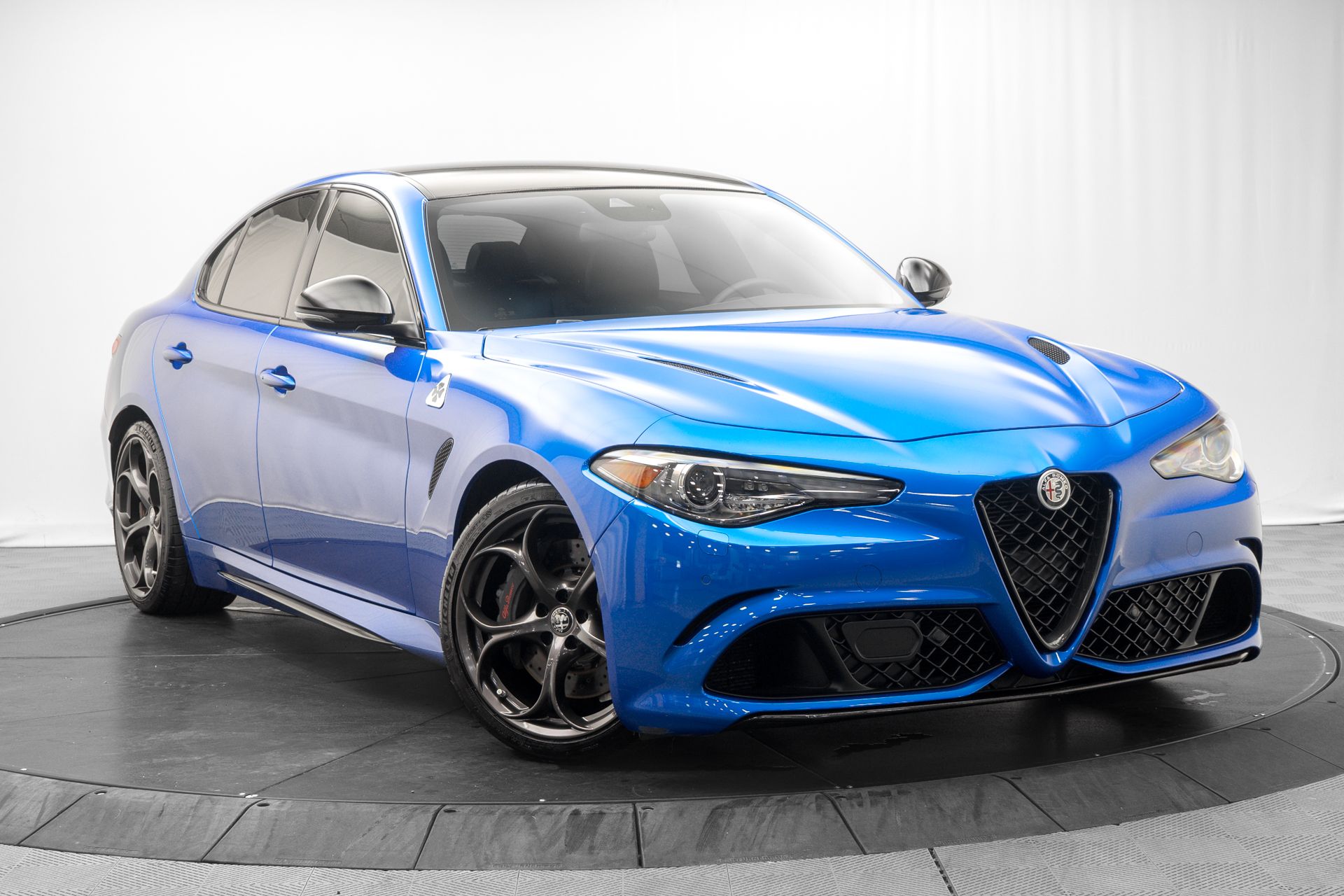 Misano Blue Metallic 2023 Alfa Romeo Giulia Sedan Rear-Wheel Drive 8-Speed Automatic