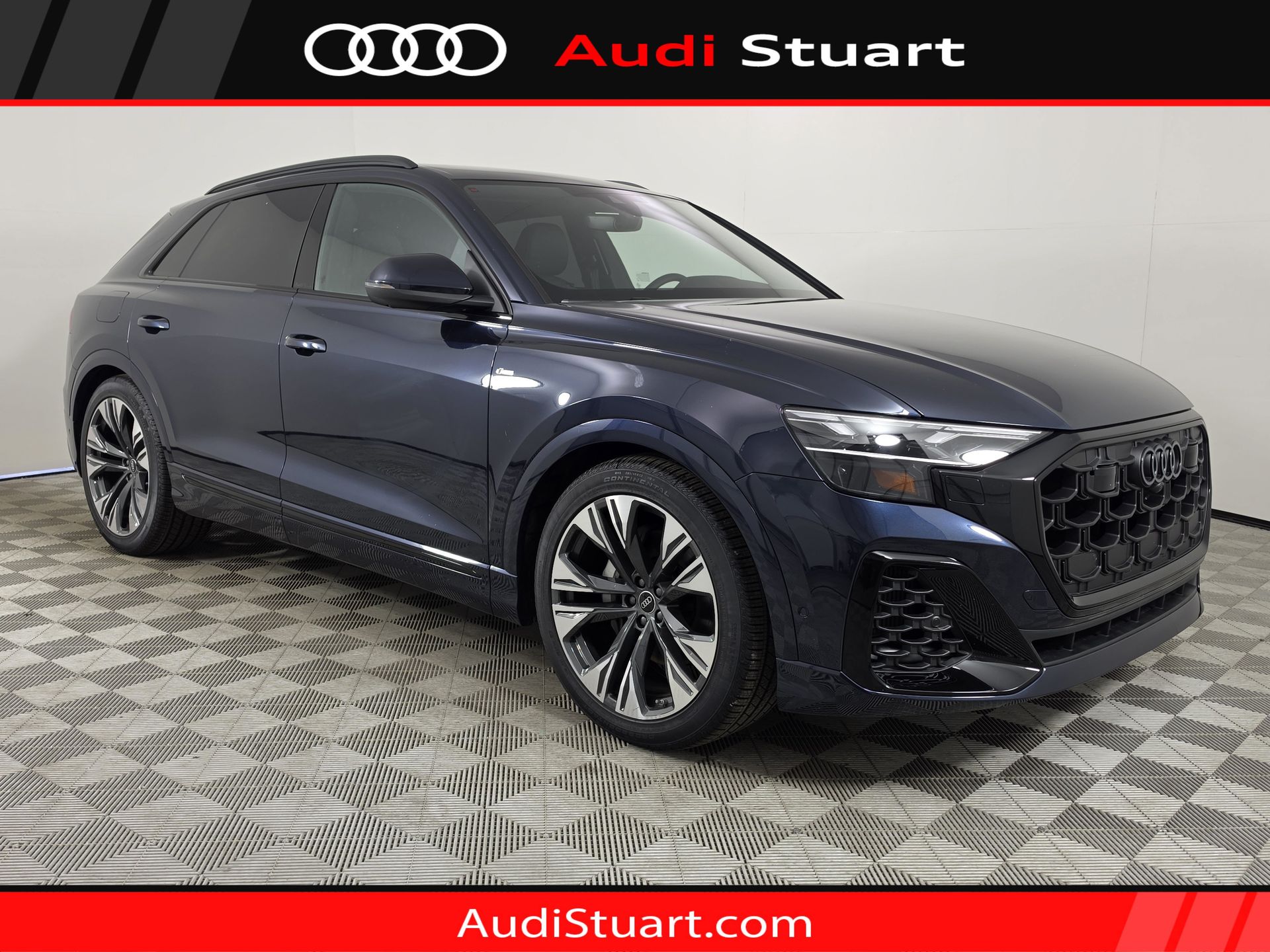 Daytona Gray Pearl Effect 2026 Audi SQ7 SUV / Crossover All-Wheel Drive 8-Speed Automatic
