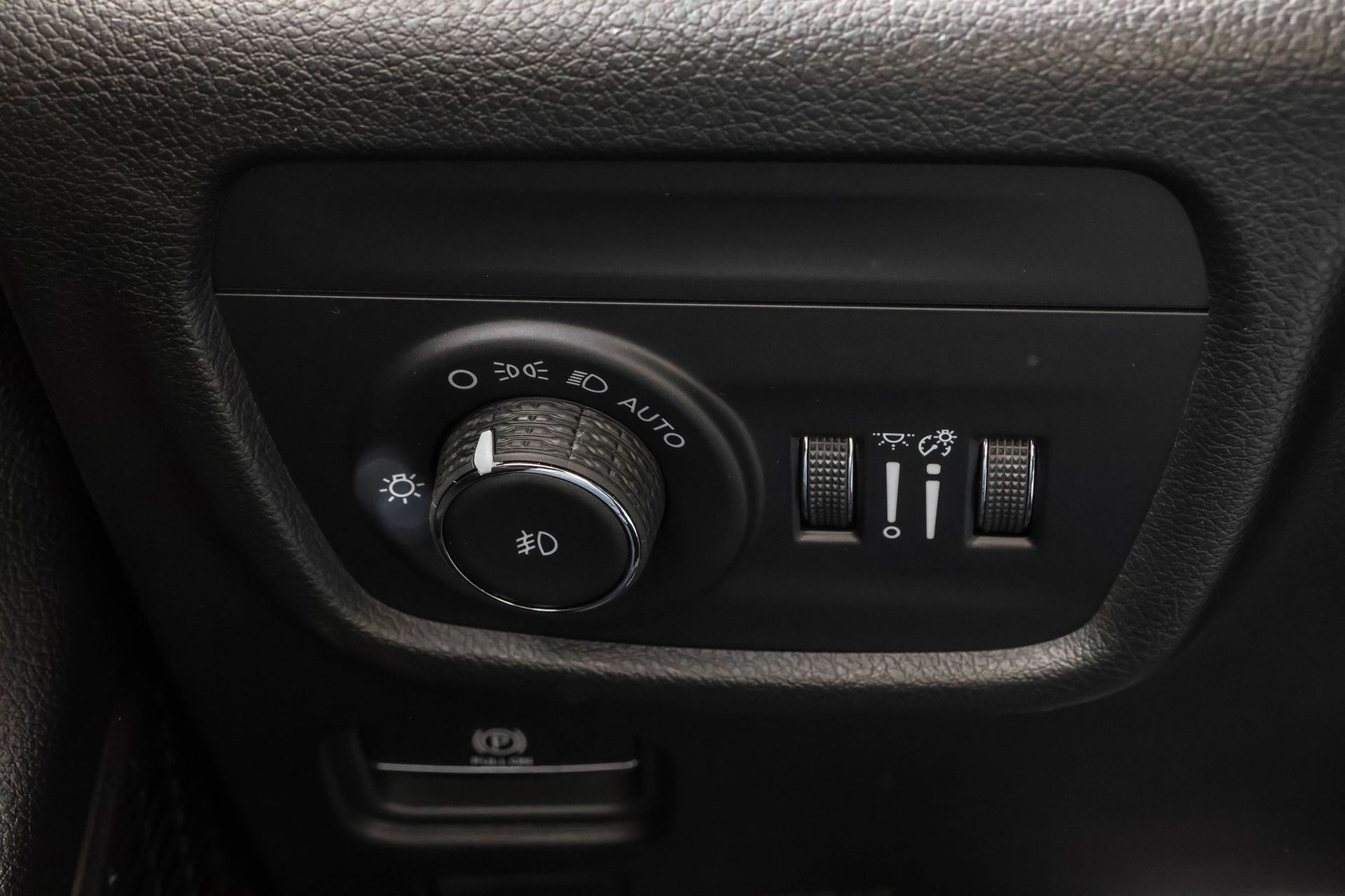 2025 JEEP GRAND CHEROKEE - Image 31