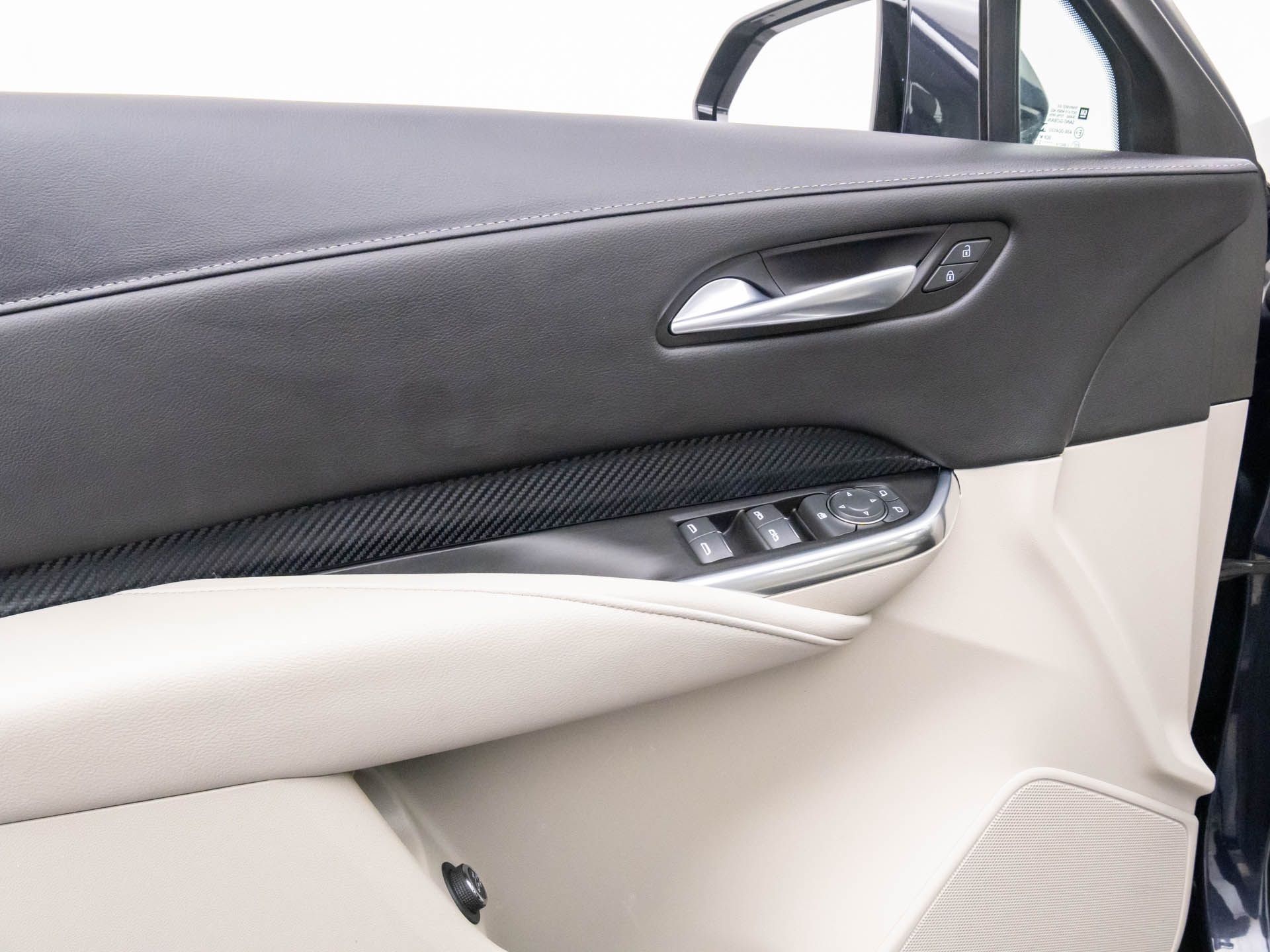2022 Cadillac XT4 Luxury photo