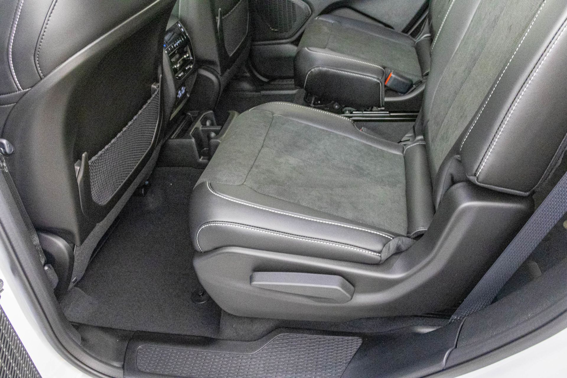 2025 JEEP GRAND CHEROKEE L - Image 26