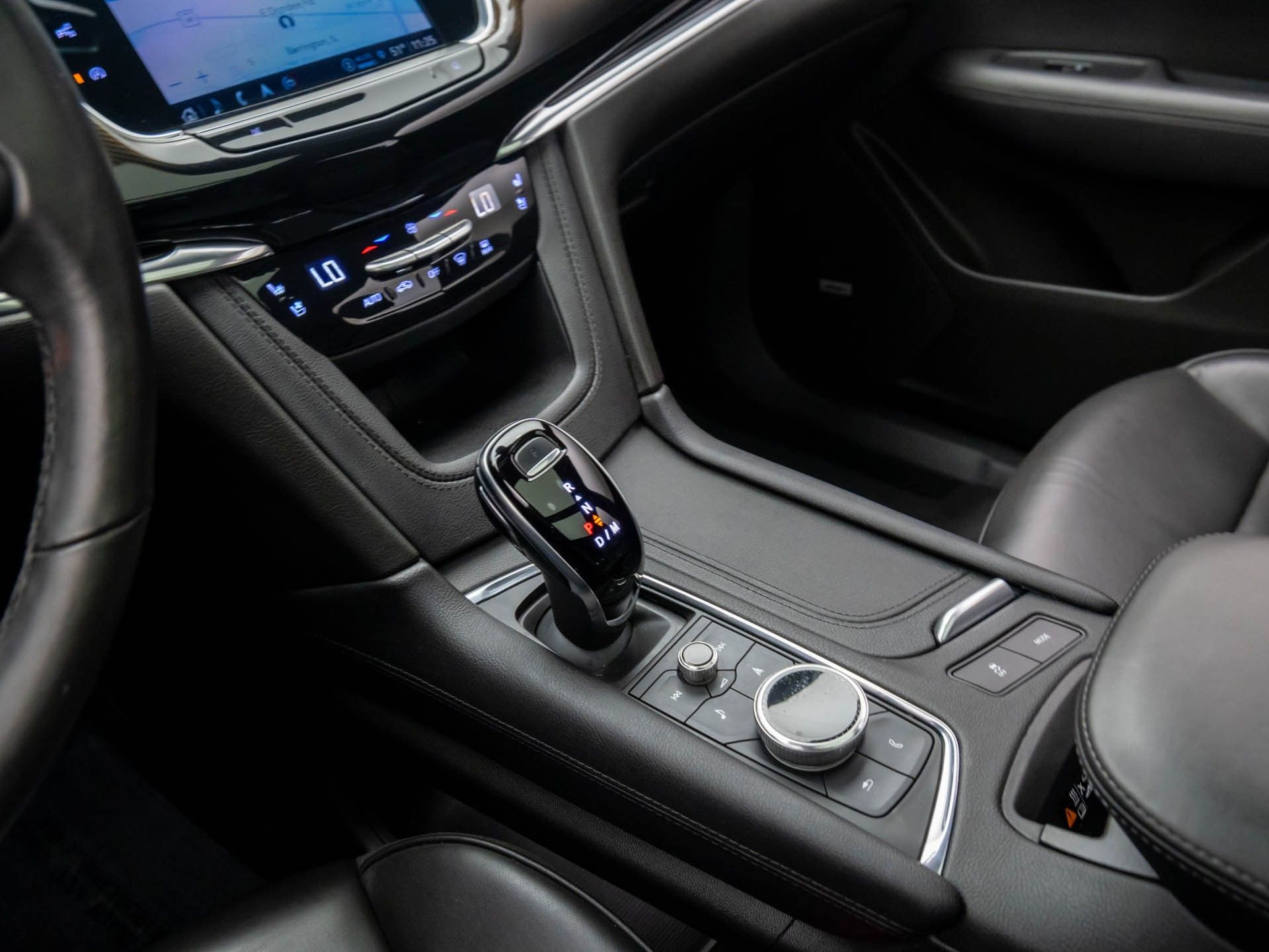 2022 Cadillac XT6 Sport photo