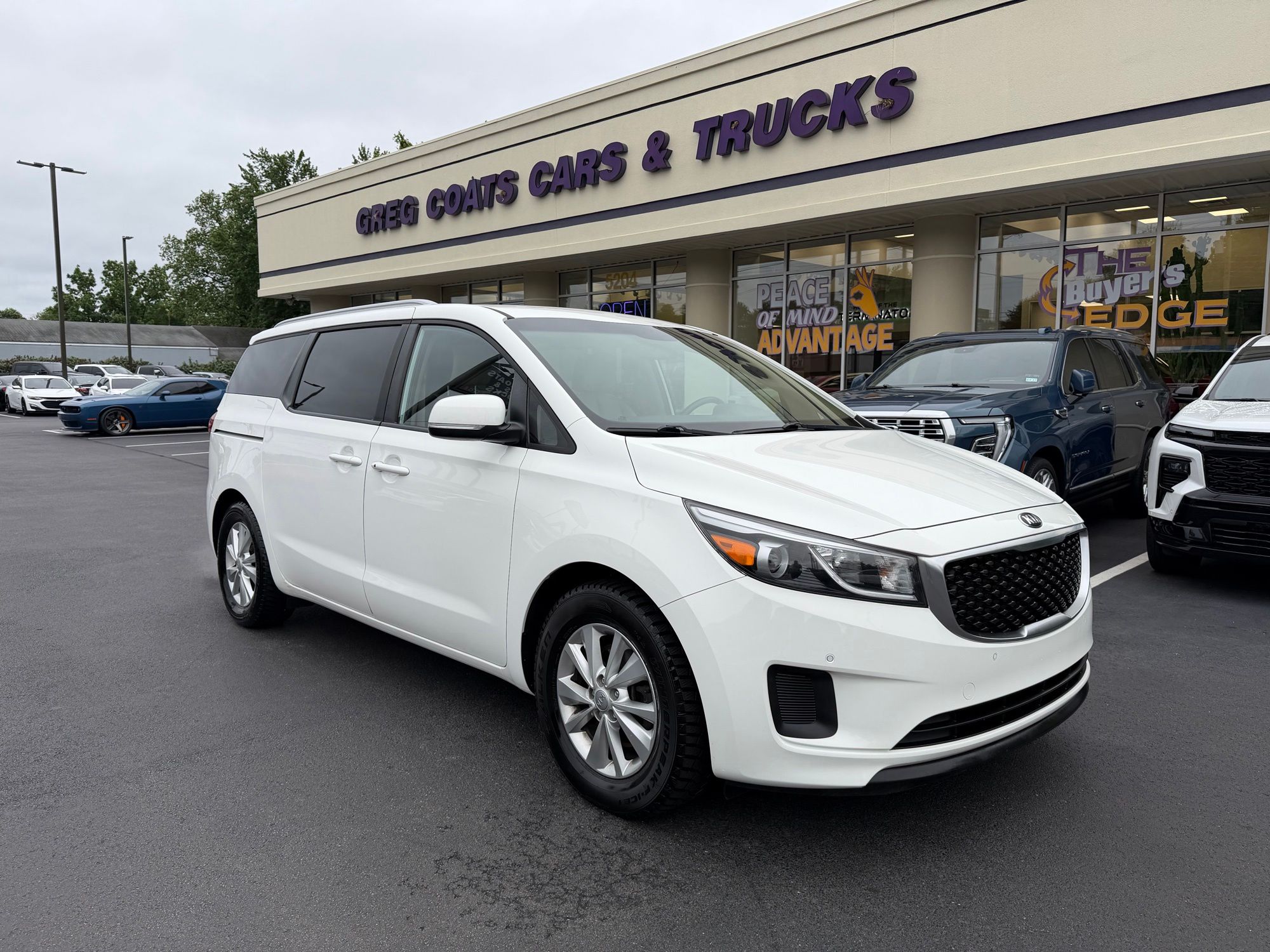 2016 Kia Sedona LX's photo