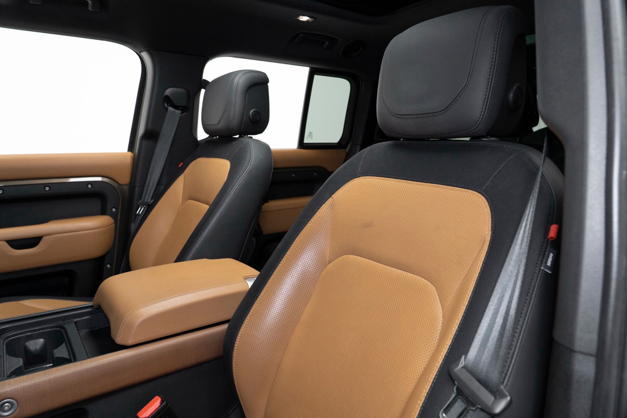 2023 Land Rover Defender 130 - Thumbnail 3