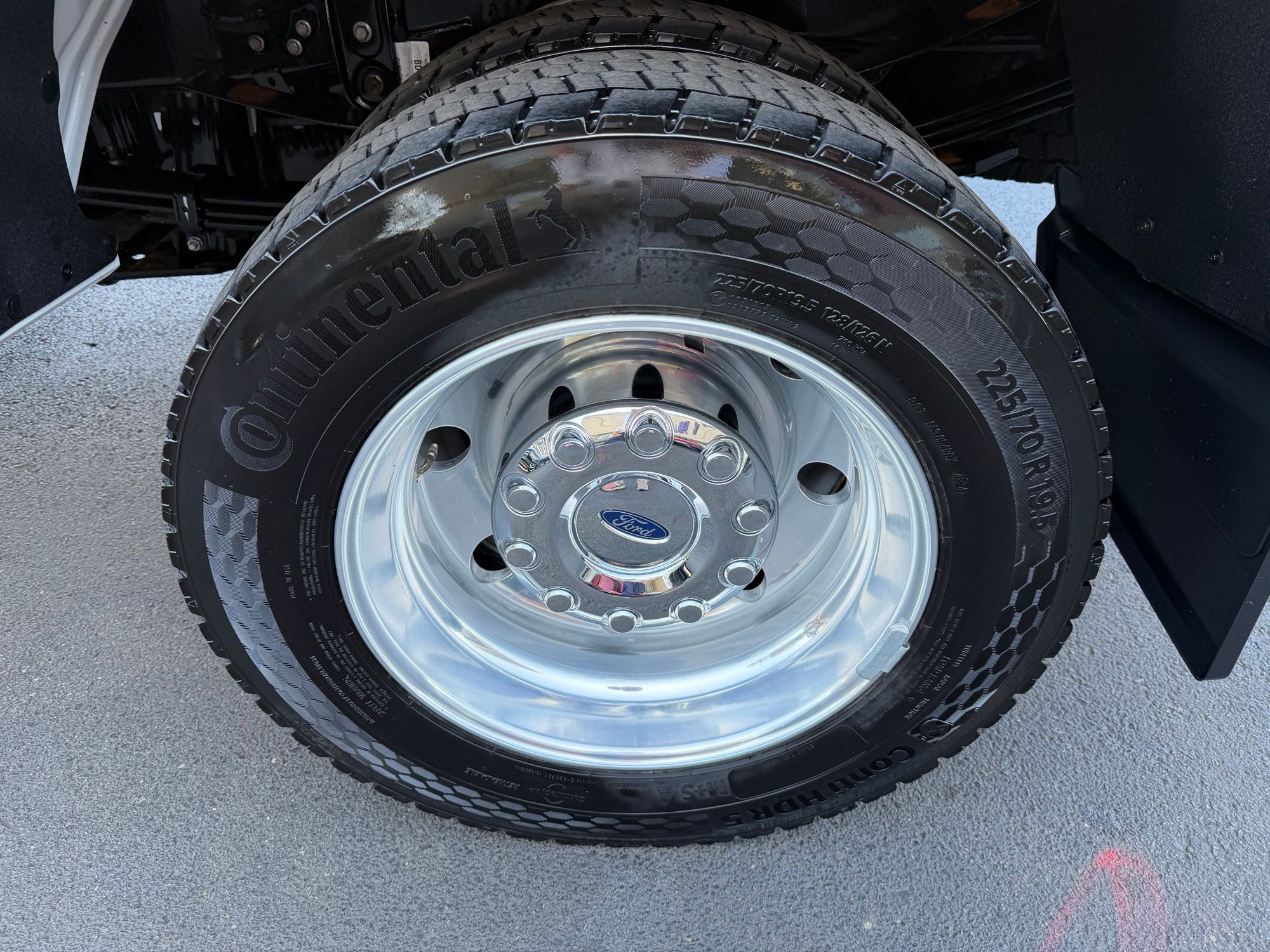 2025 Ford F-450 Super Duty Platinum - Photo 13