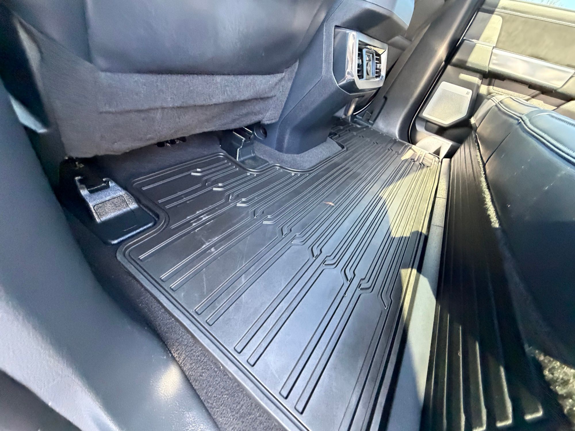 2025 Ford F-450 Super Duty Platinum - Photo 21
