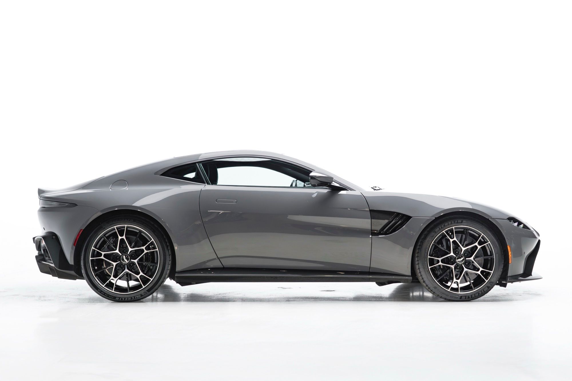 2020 Aston Martin Vantage - Thumbnail 9