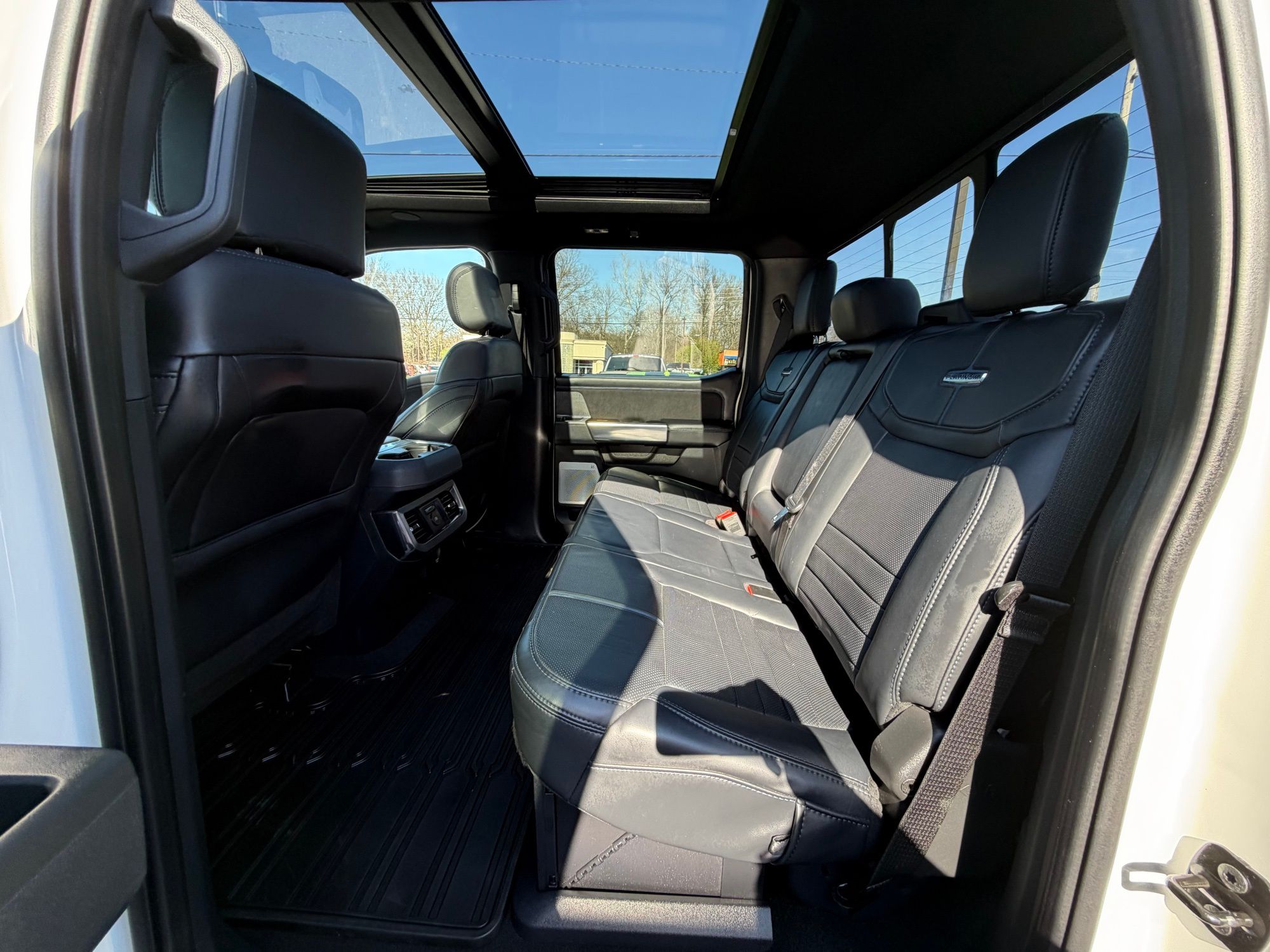 2025 Ford F-450 Super Duty Platinum - Photo 17
