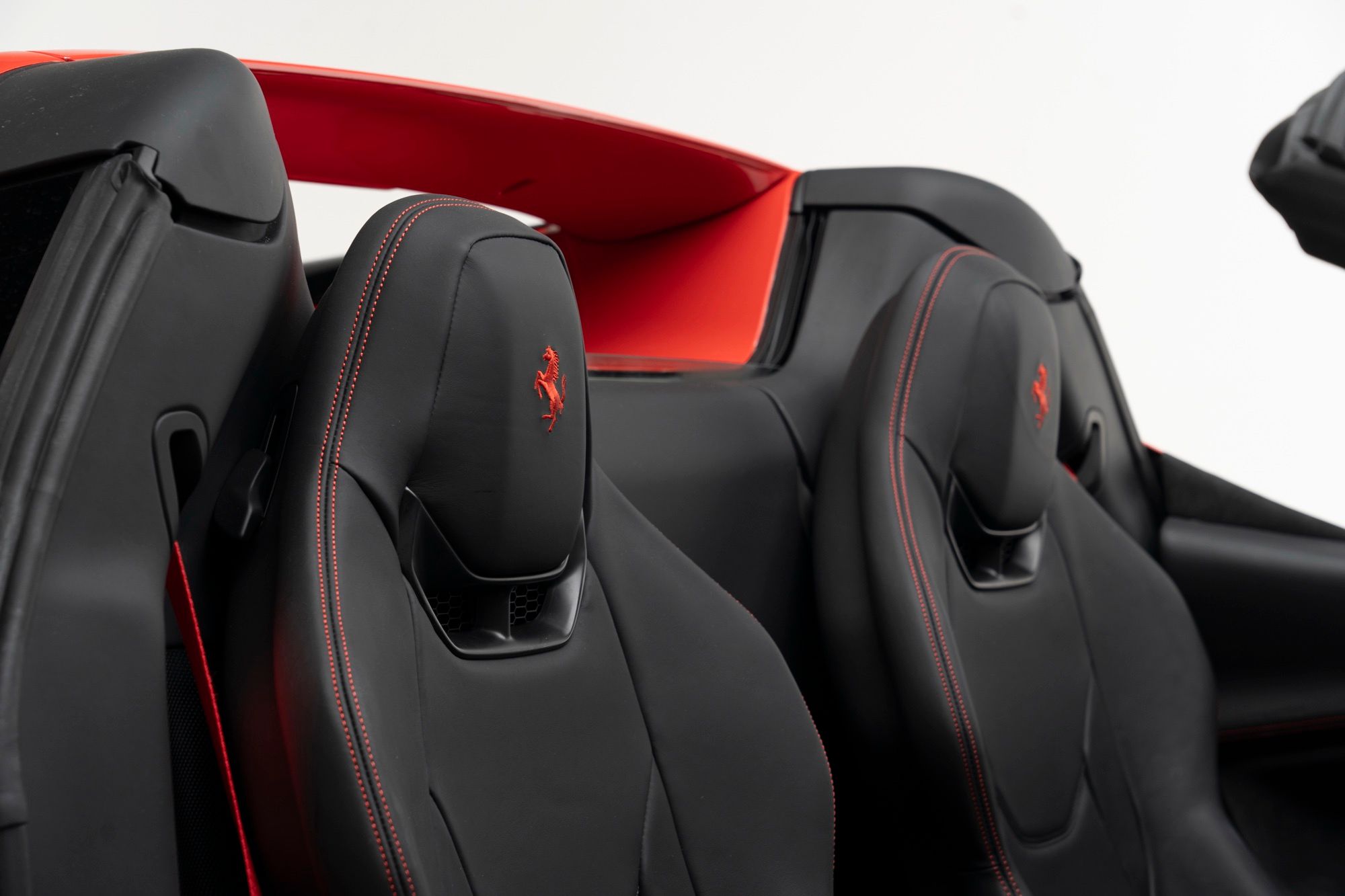 2025 Ferrari 296 GTS - Thumbnail 9