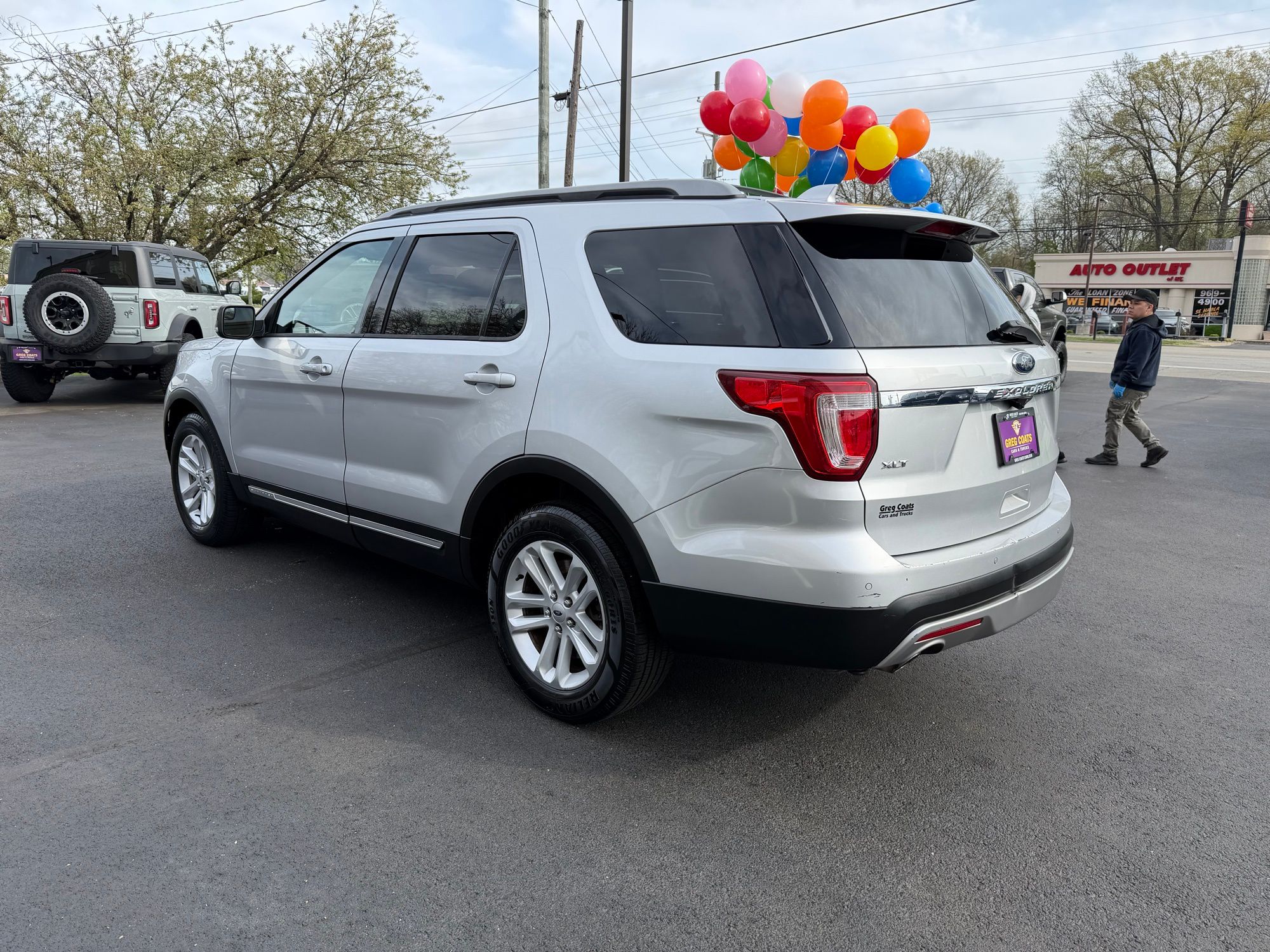 View vehicle photo 4