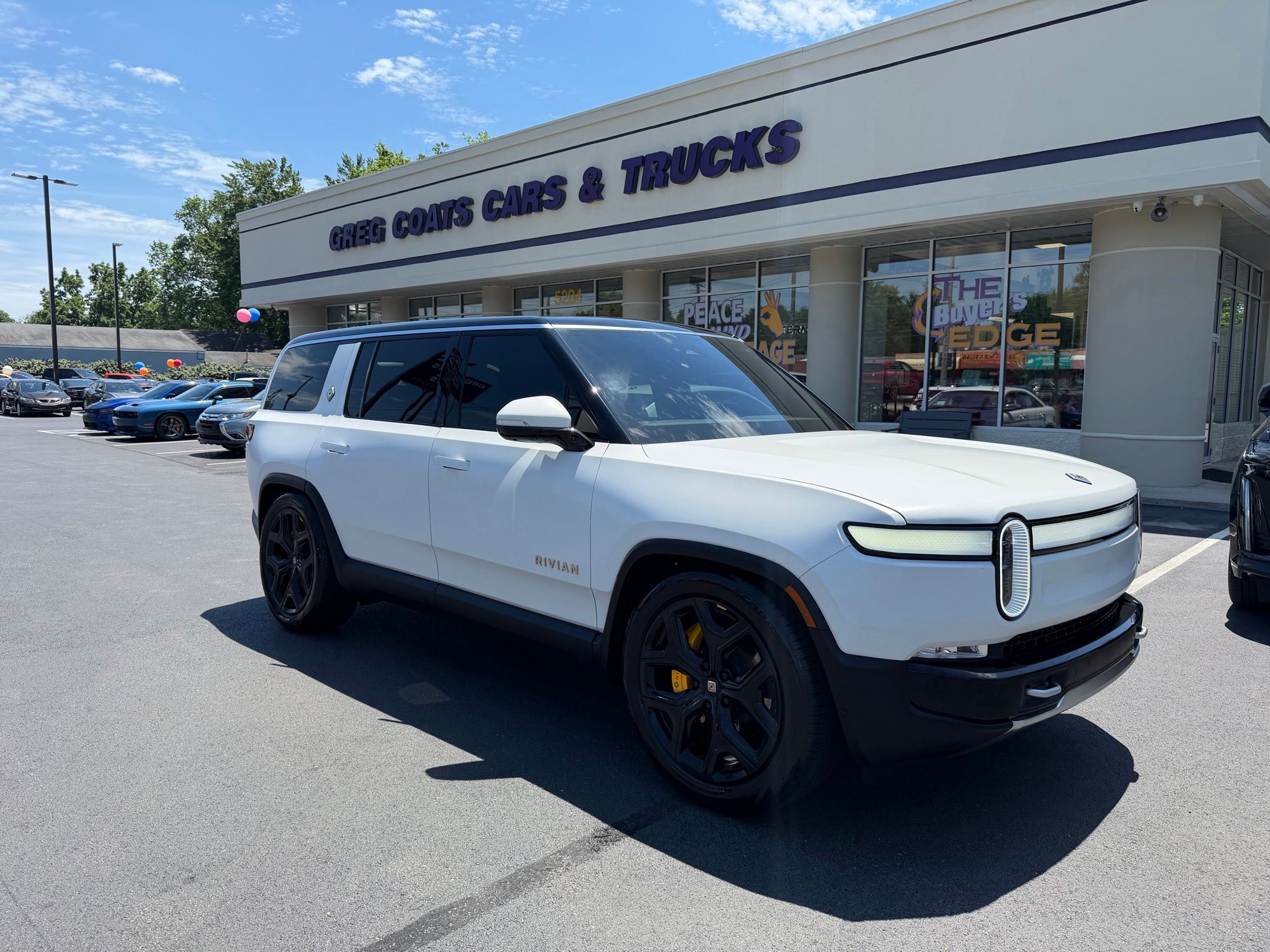 2024 Rivian R1S Adventure Quad-Motor Large Pack's photo