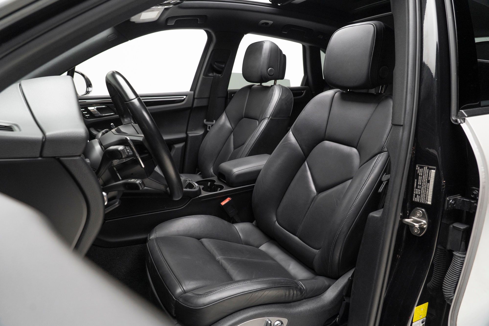 2022 Porsche Macan - Thumbnail 3
